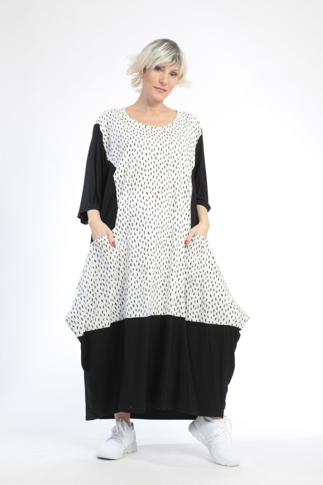 Summer dress in balloon shape made of airy poplin quality, Baali in black and white