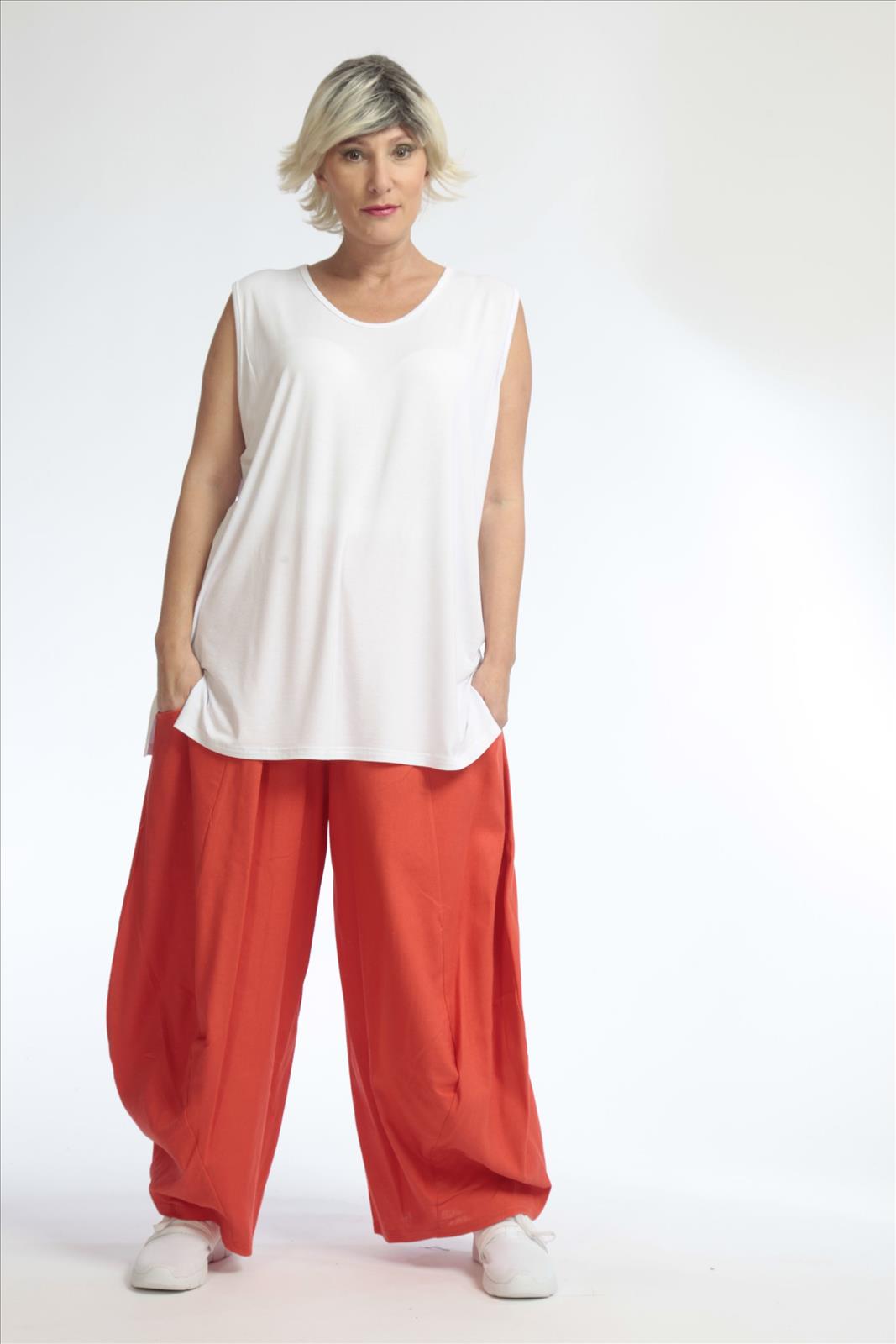 Summer trousers in balloon shape made of fine linen look quality, Softy in red