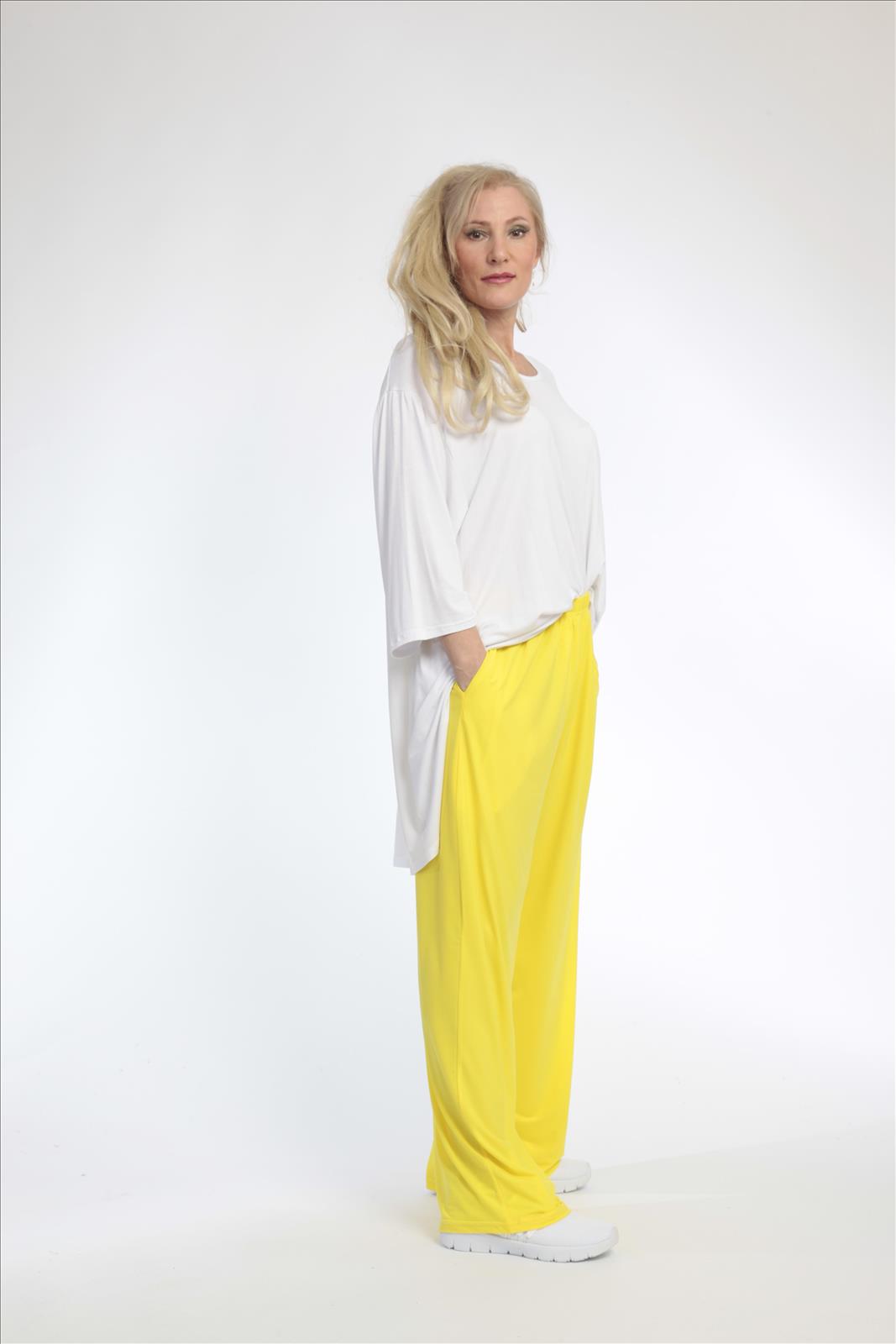 Summer trousers in a straight shape made of Slinky quality, Feline Slinky in yellow