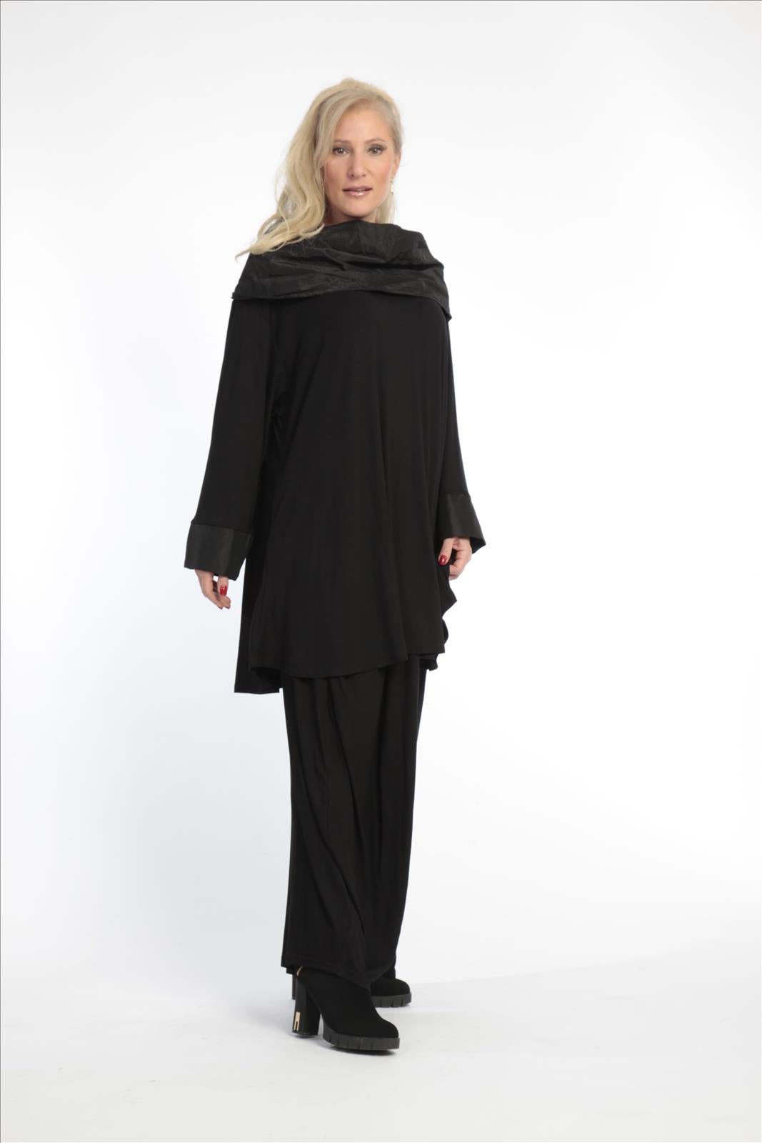 Everyday big shirt in A-shape made of taffeta quality, taffeta in black