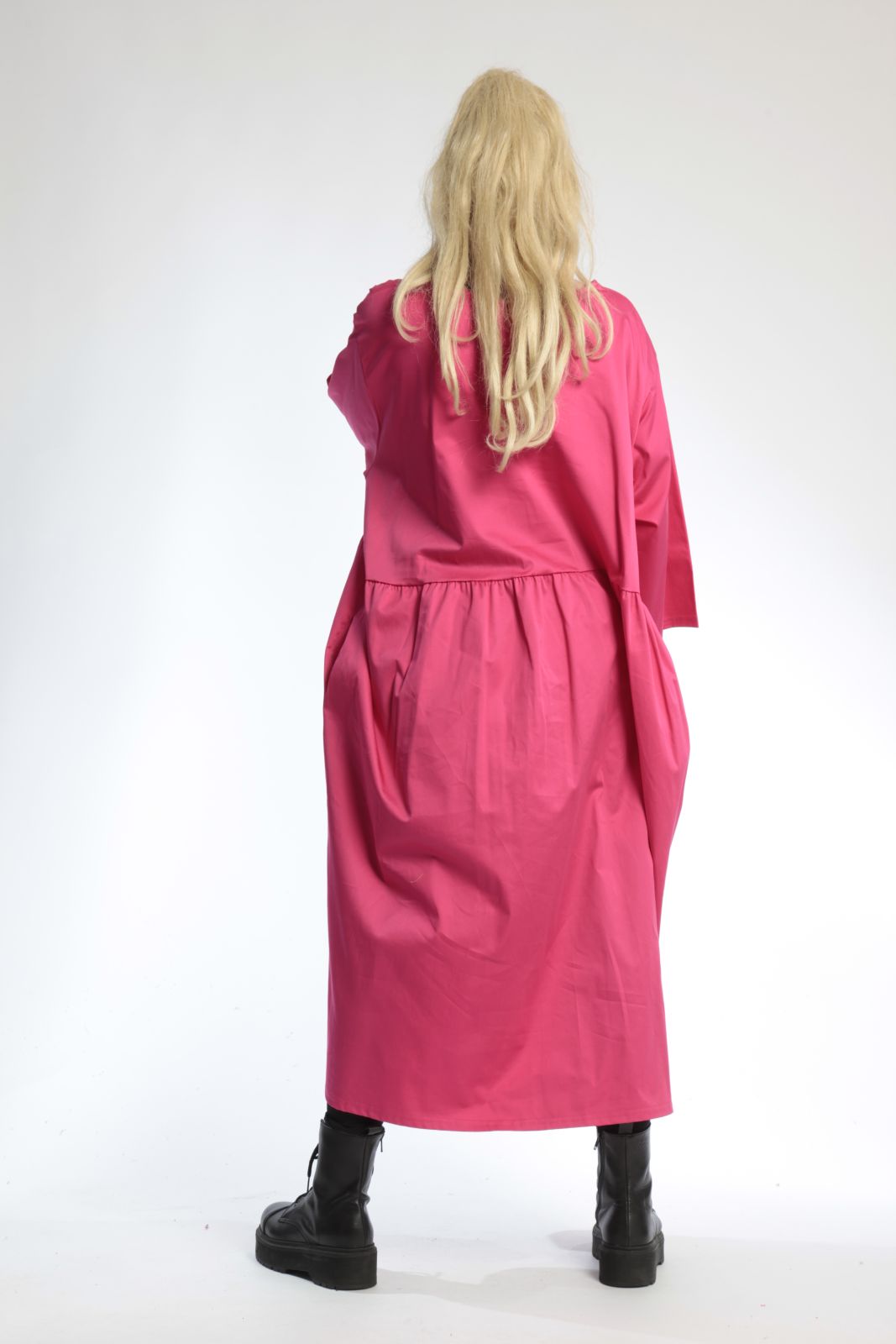 Everyday dress in the shape of satin quality, sateen in pink