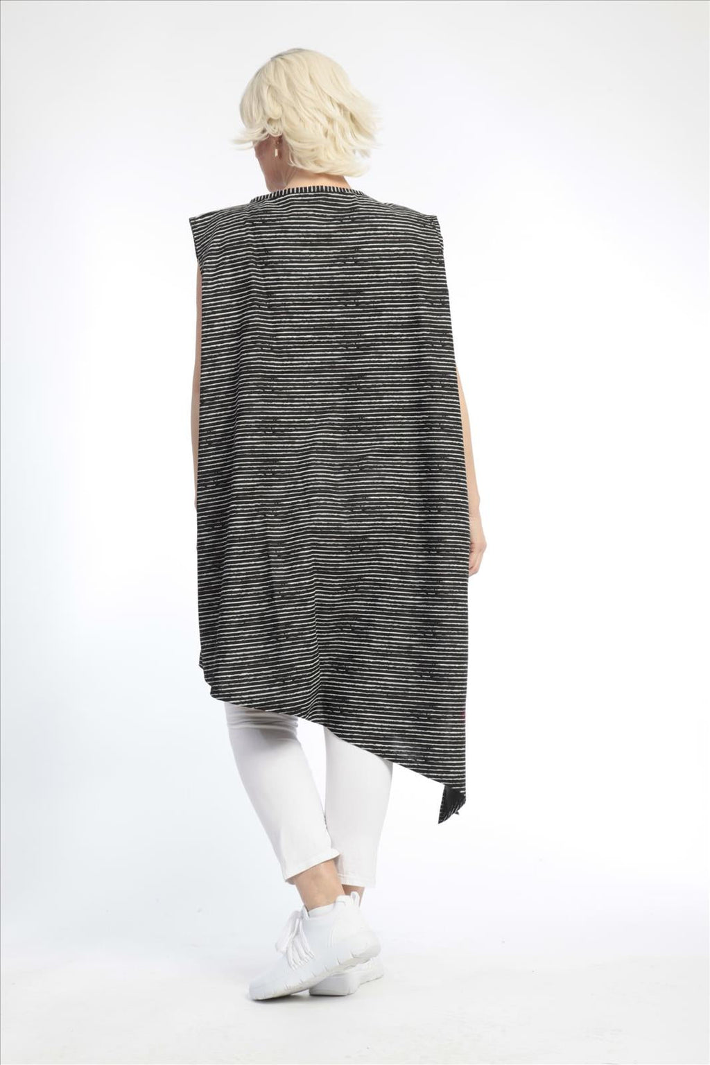Summer tunic in an asymmetrical shape made of poplin quality, boa in black and white
