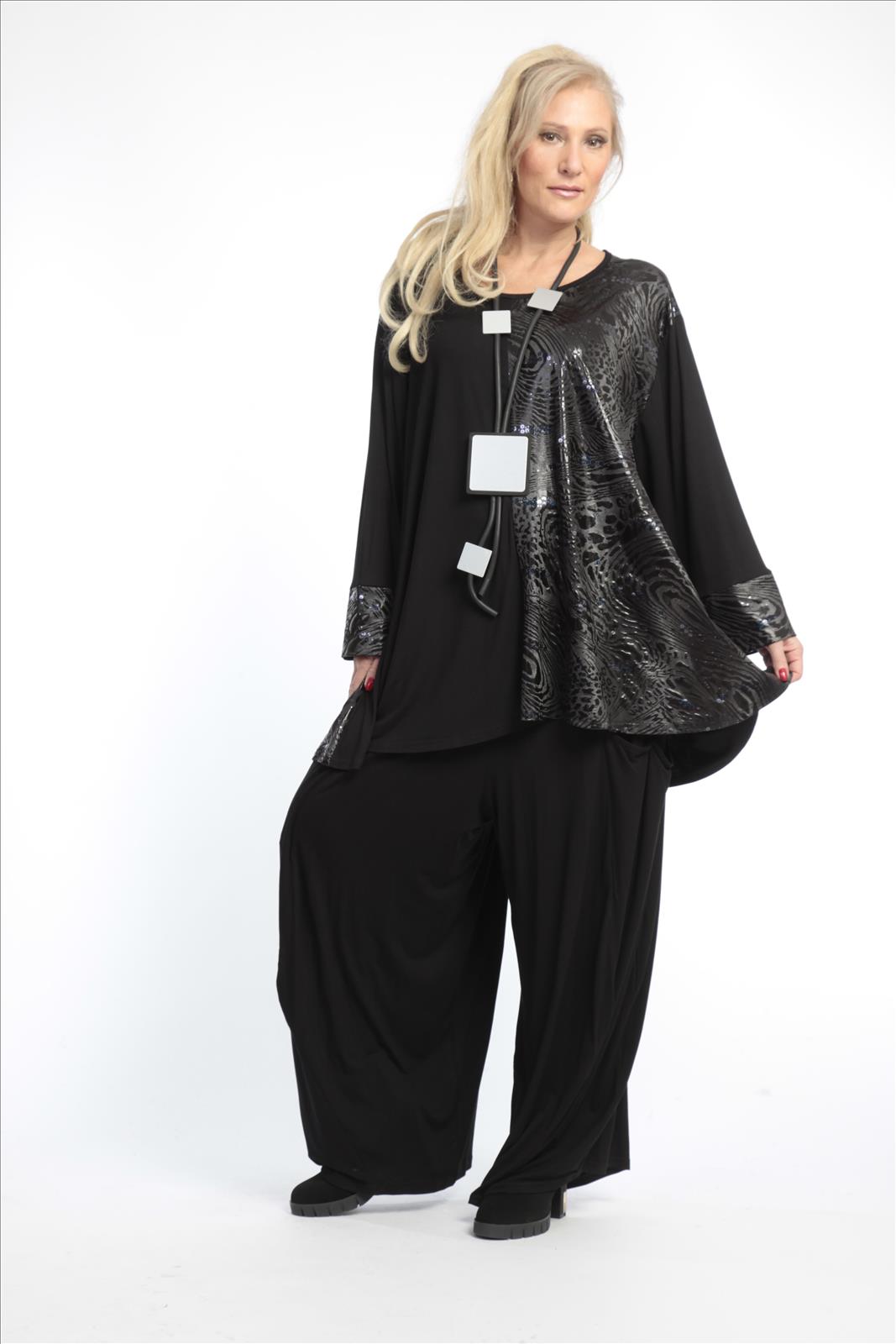 Winter big shirt in A-shape made of jersey quality, glitter leo in black