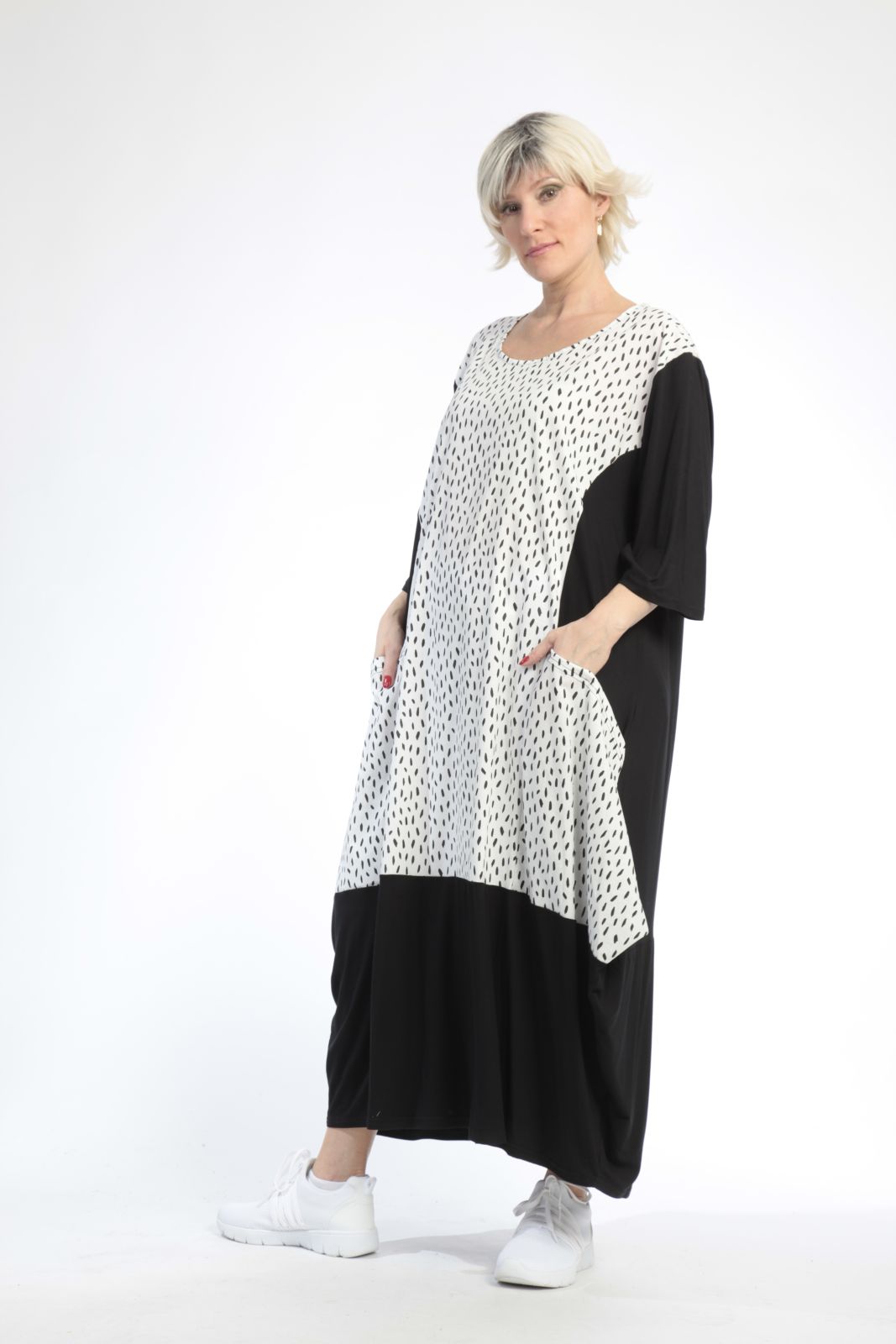 Summer dress in balloon shape made of airy poplin quality, Baali in black and white