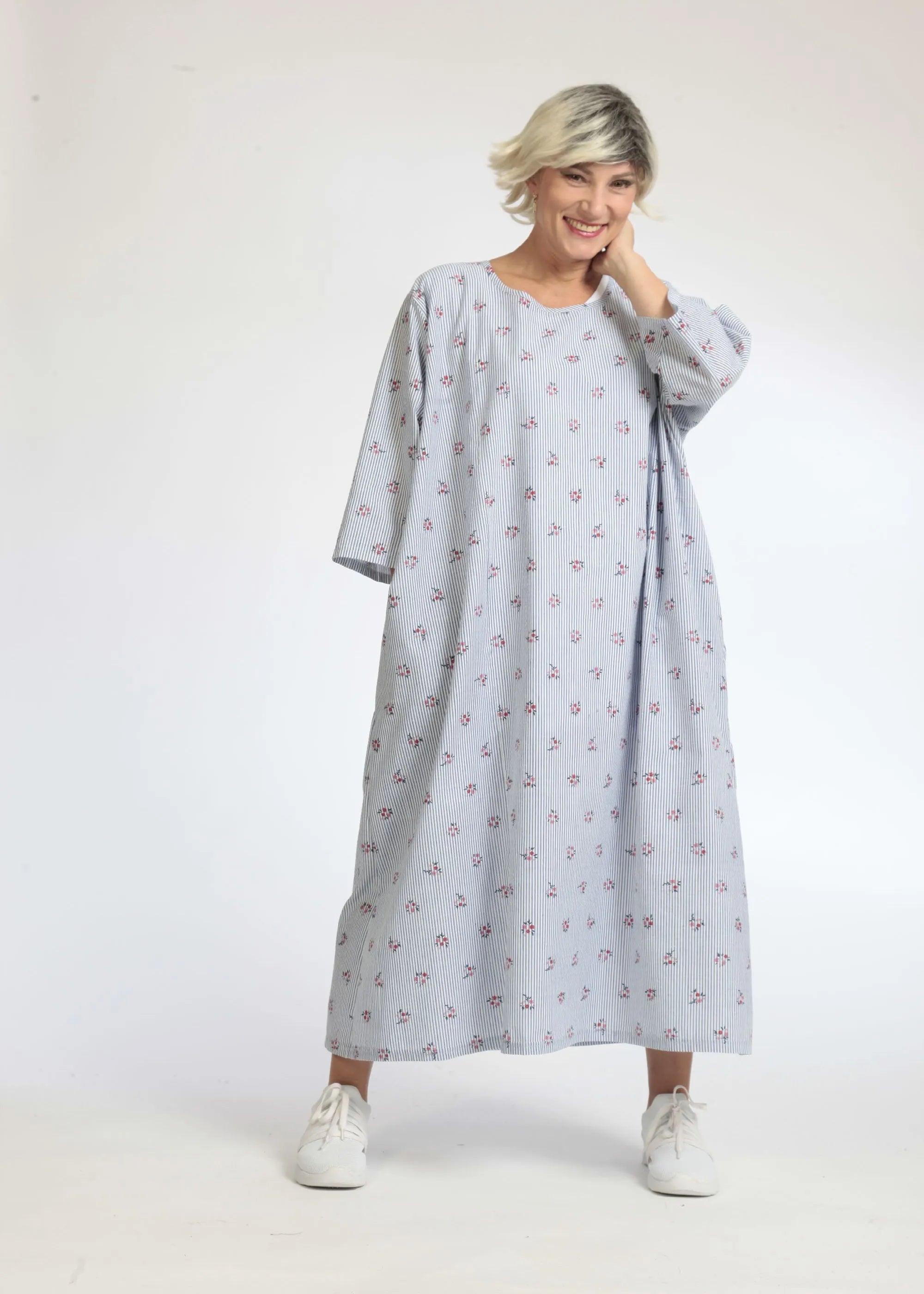 Summer dress in a straight shape made of airy poplin quality, Jenny in light blue and white