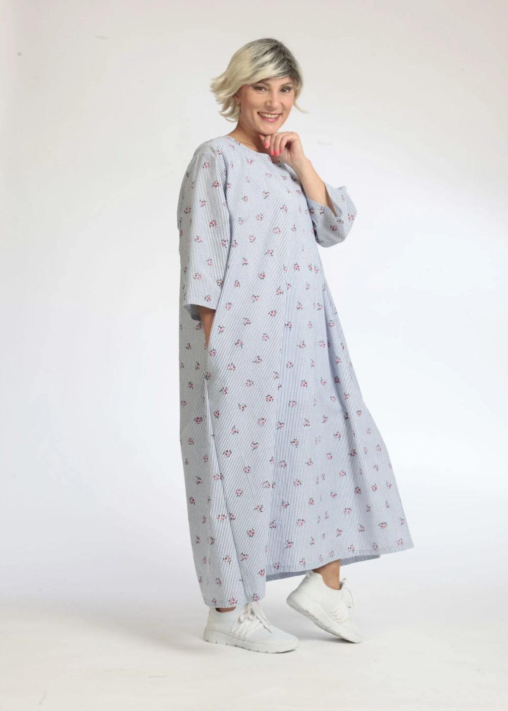 Summer dress in a straight shape made of airy poplin quality, Jenny in light blue and white