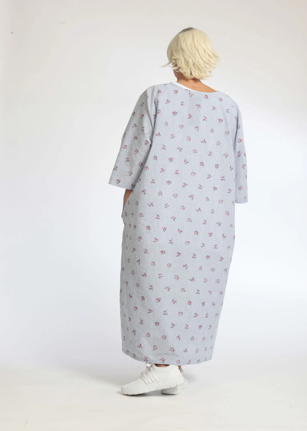Summer dress in a straight shape made of airy poplin quality, Jenny in light blue and white
