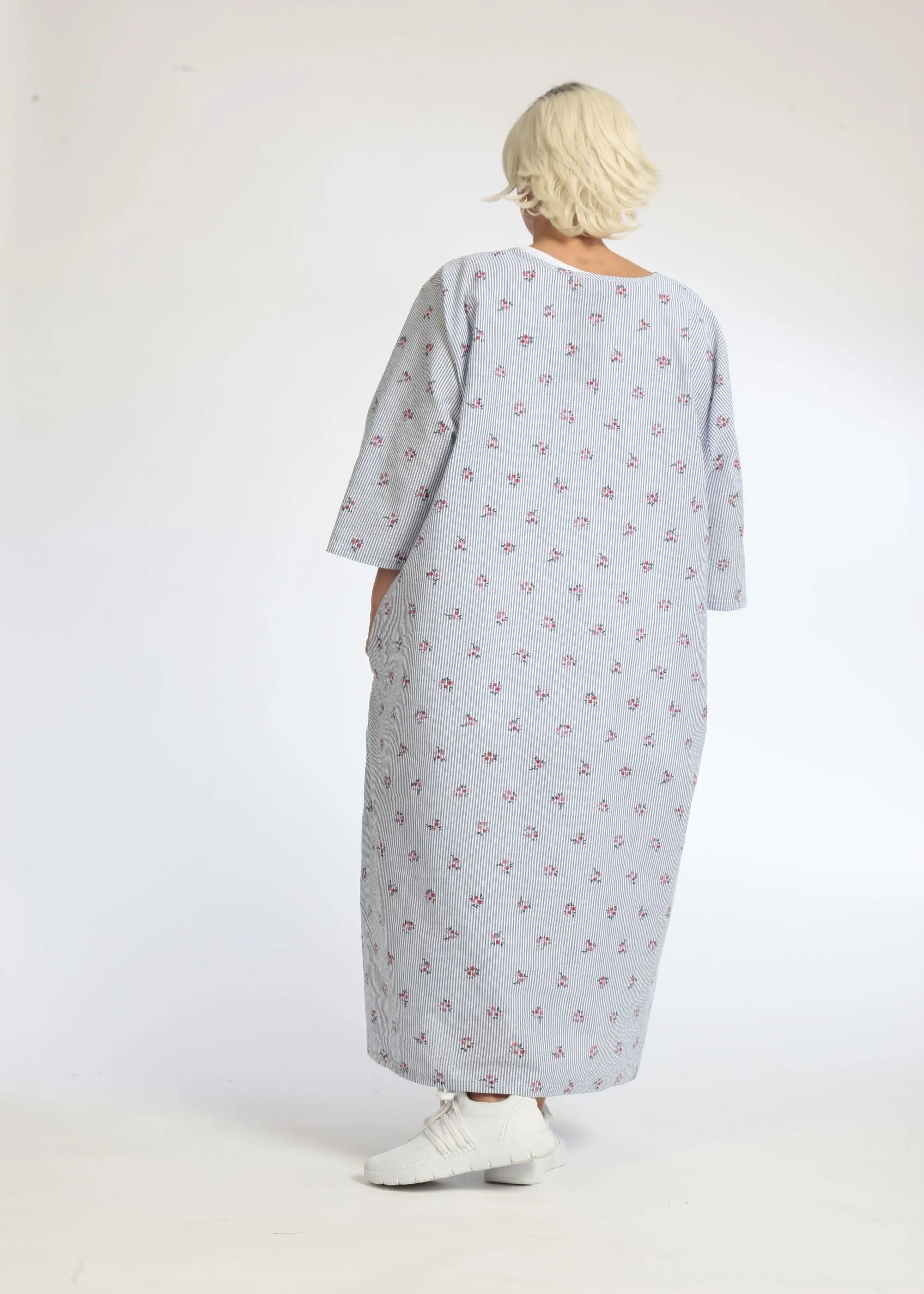 Summer dress in a straight shape made of airy poplin quality, Jenny in light blue and white