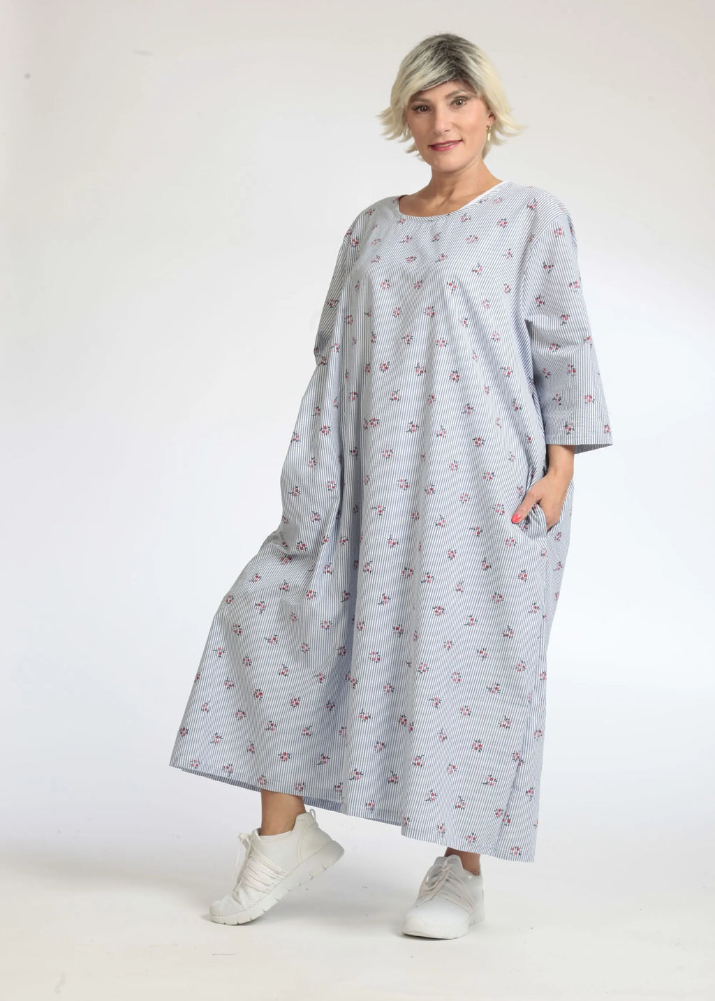 Summer dress in a straight shape made of airy poplin quality, Jenny in light blue and white