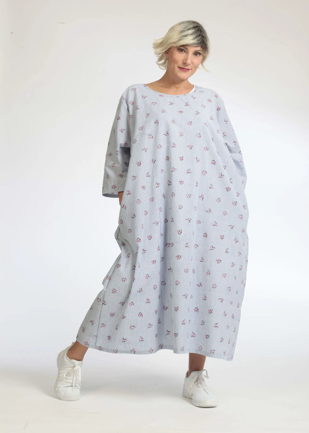 Summer dress in a straight shape made of airy poplin quality, Jenny in light blue and white