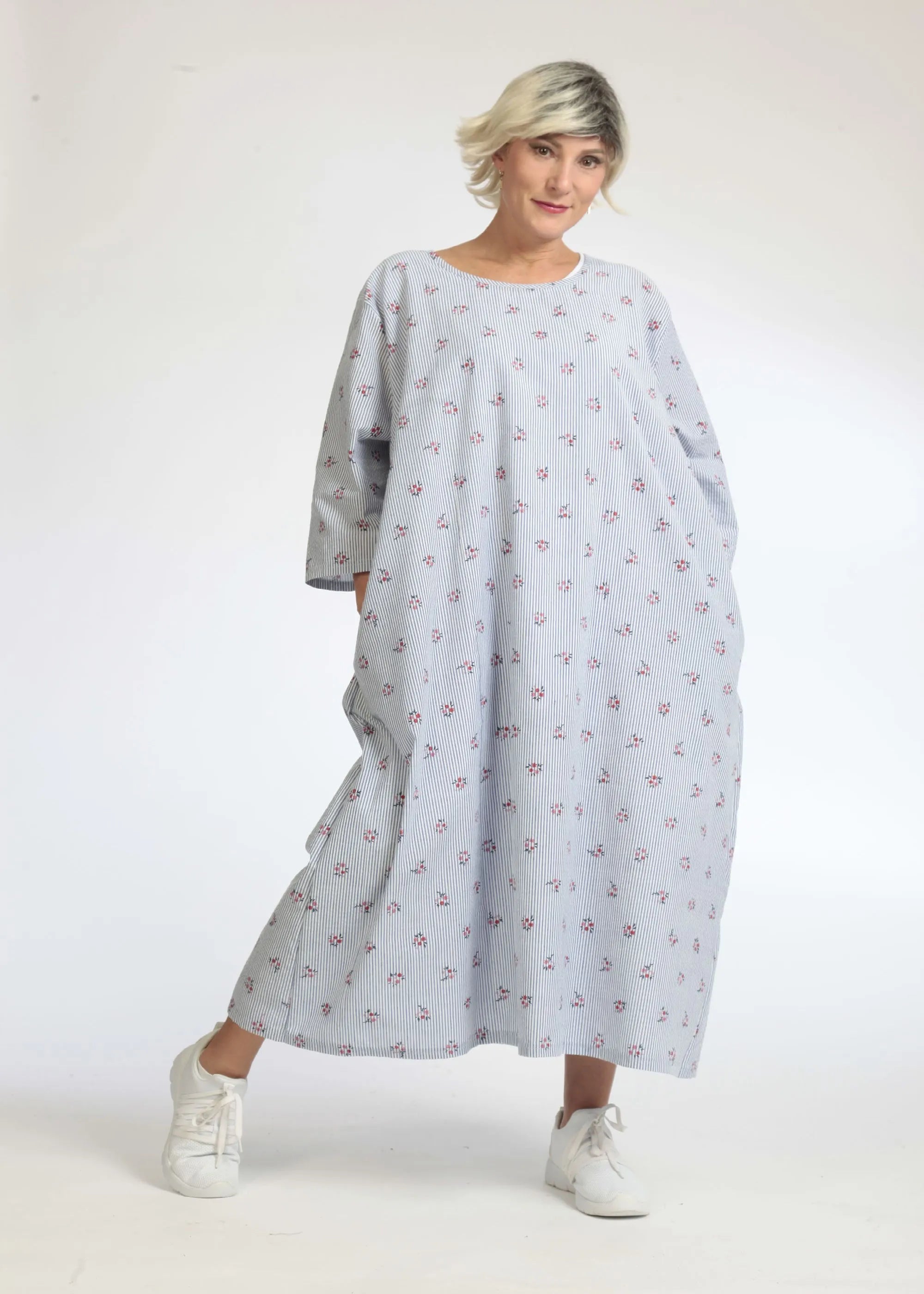 Summer dress in a straight shape made of airy poplin quality, Jenny in light blue and white