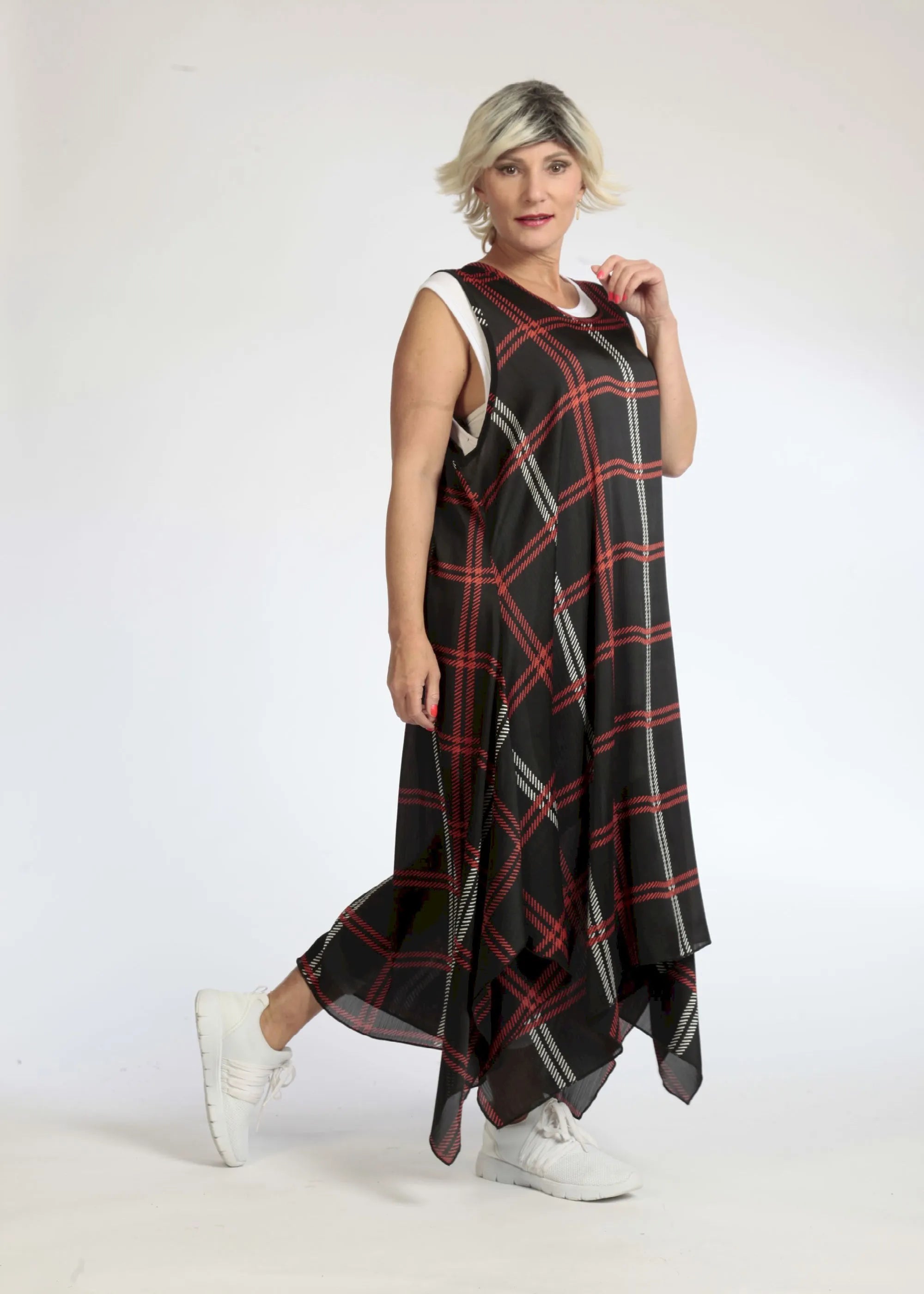 Summer tunic in A-shape made of airy chiffon quality, Mira in black and red