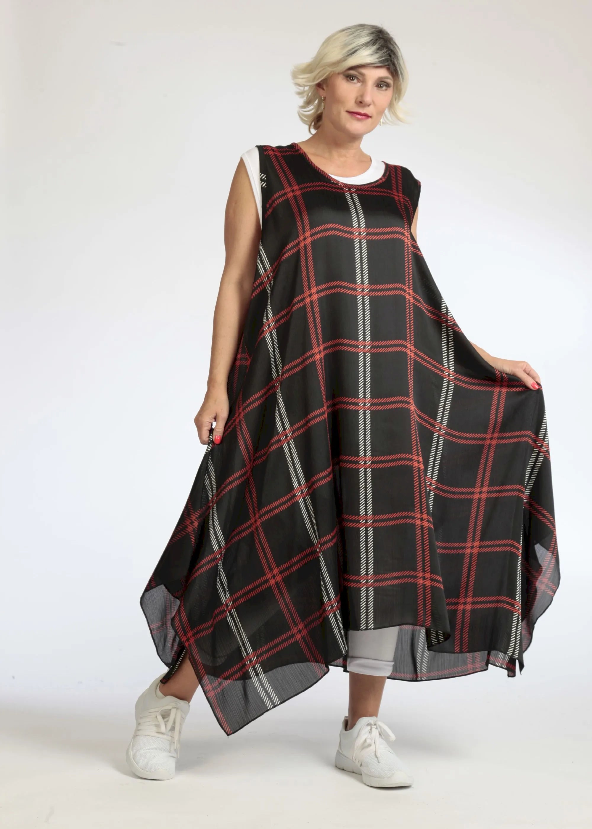 Summer tunic in A-shape made of airy chiffon quality, Mira in black and red
