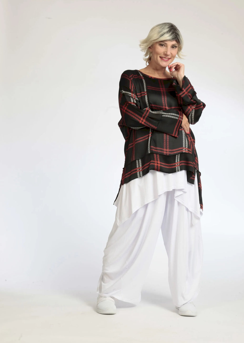 Summer shirt in a straight shape made of airy chiffon quality, Mira in black and red