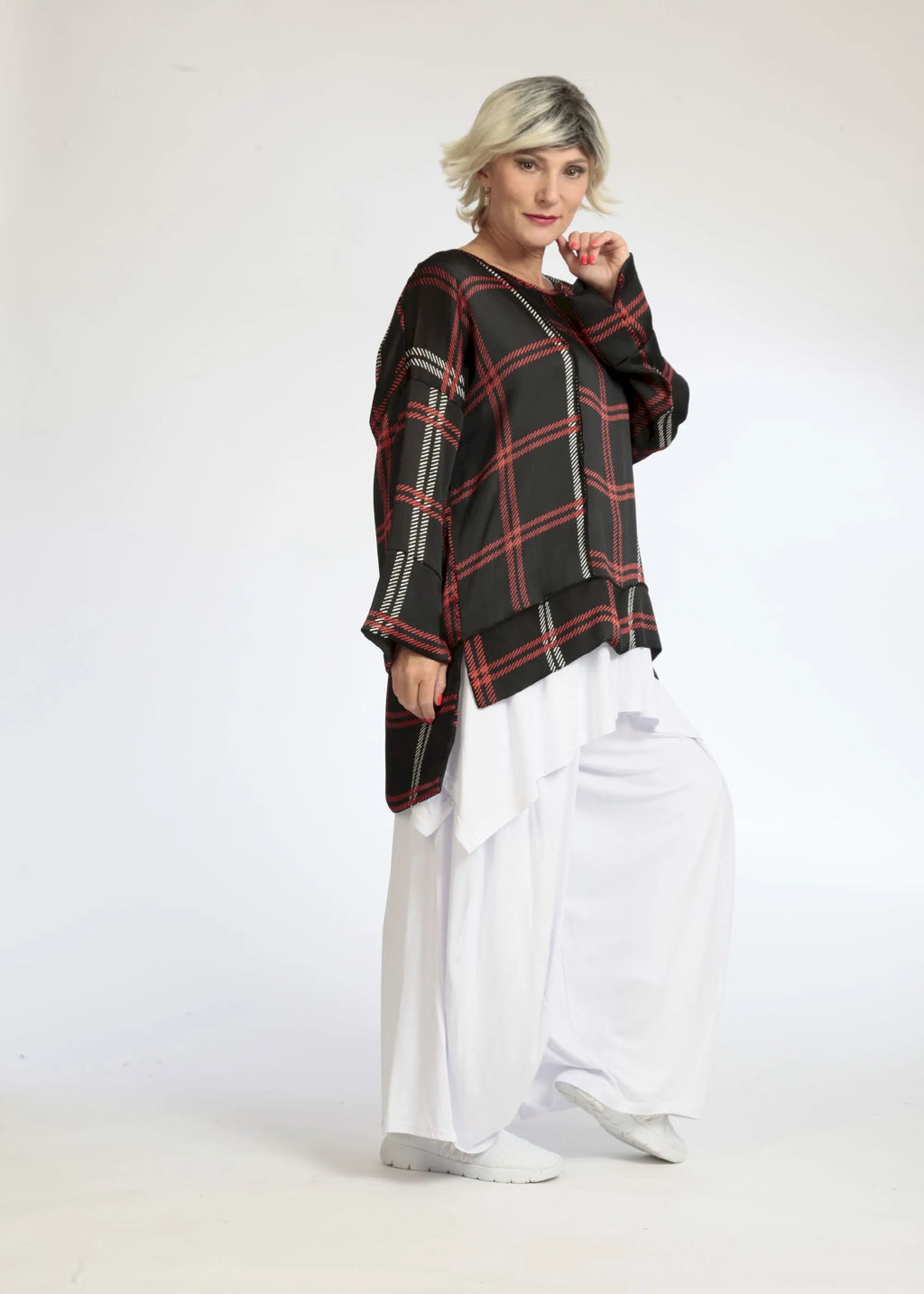 Summer shirt in a straight shape made of airy chiffon quality, Mira in black and red
