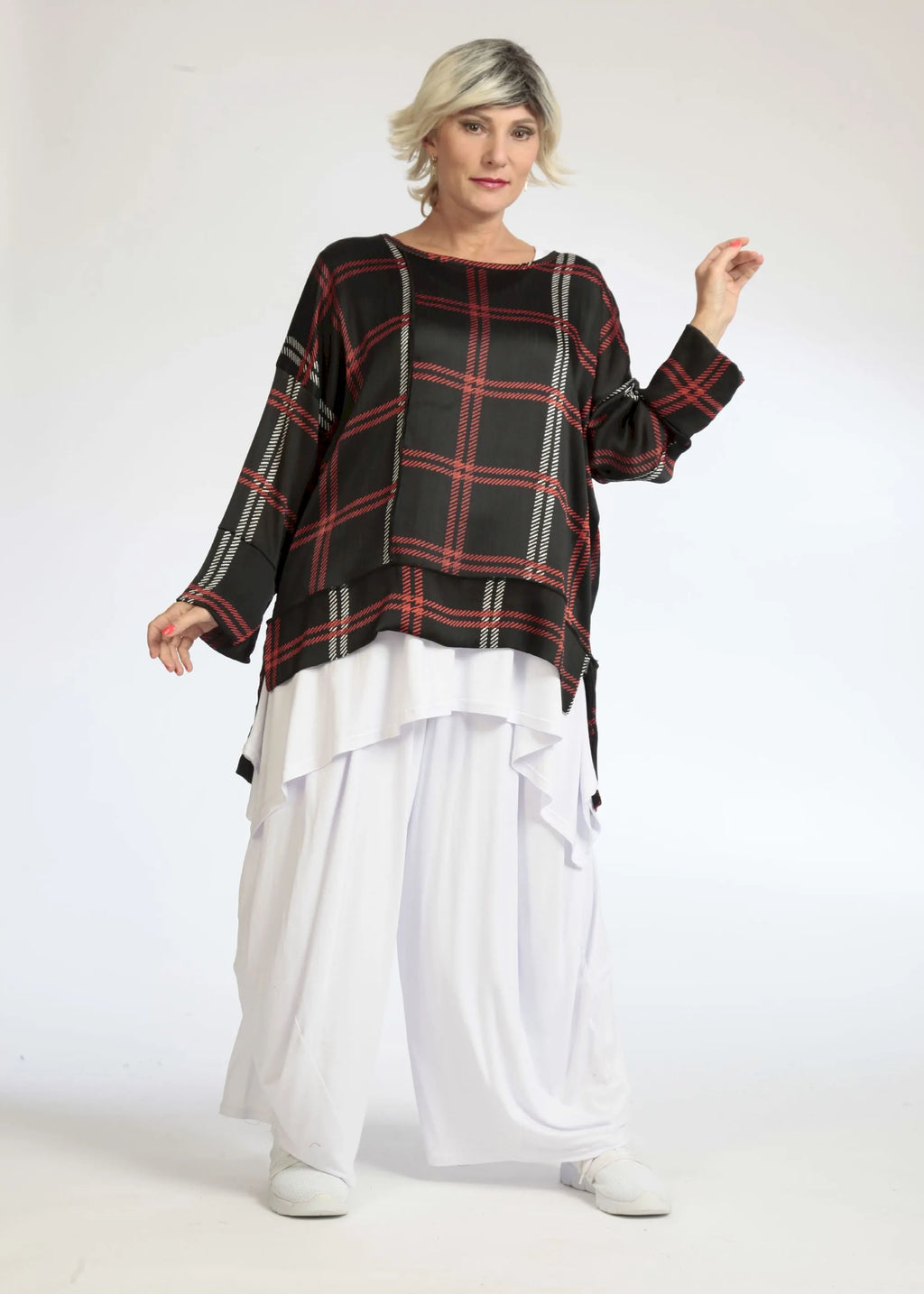 Summer shirt in a straight shape made of airy chiffon quality, Mira in black and red