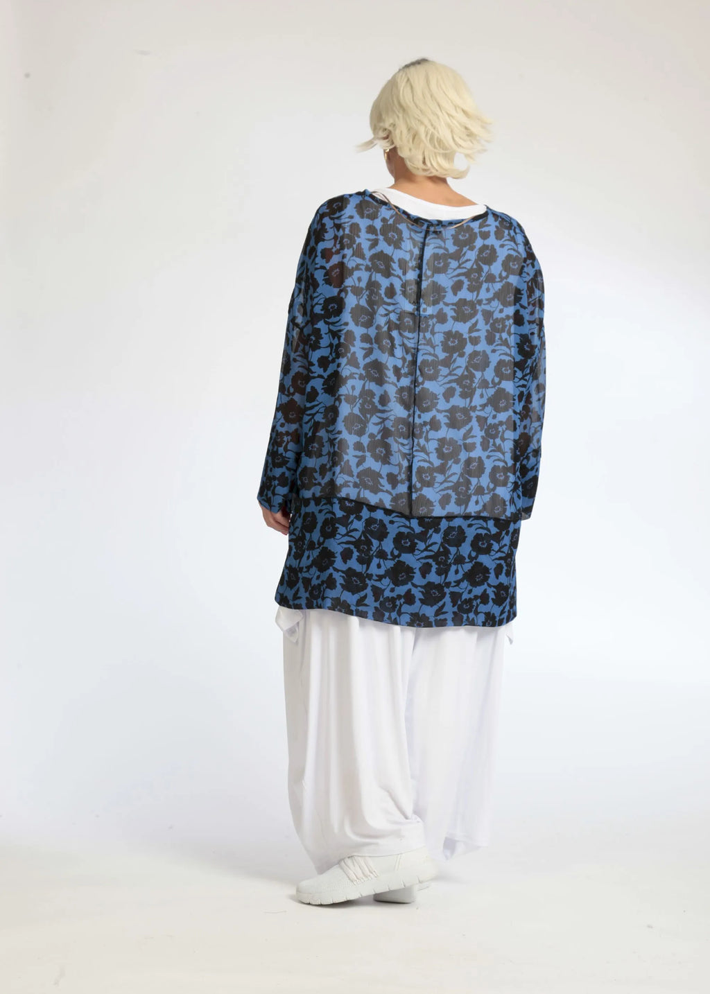 Summer shirt in a straight shape made of airy chiffon quality, Samara in blue-black