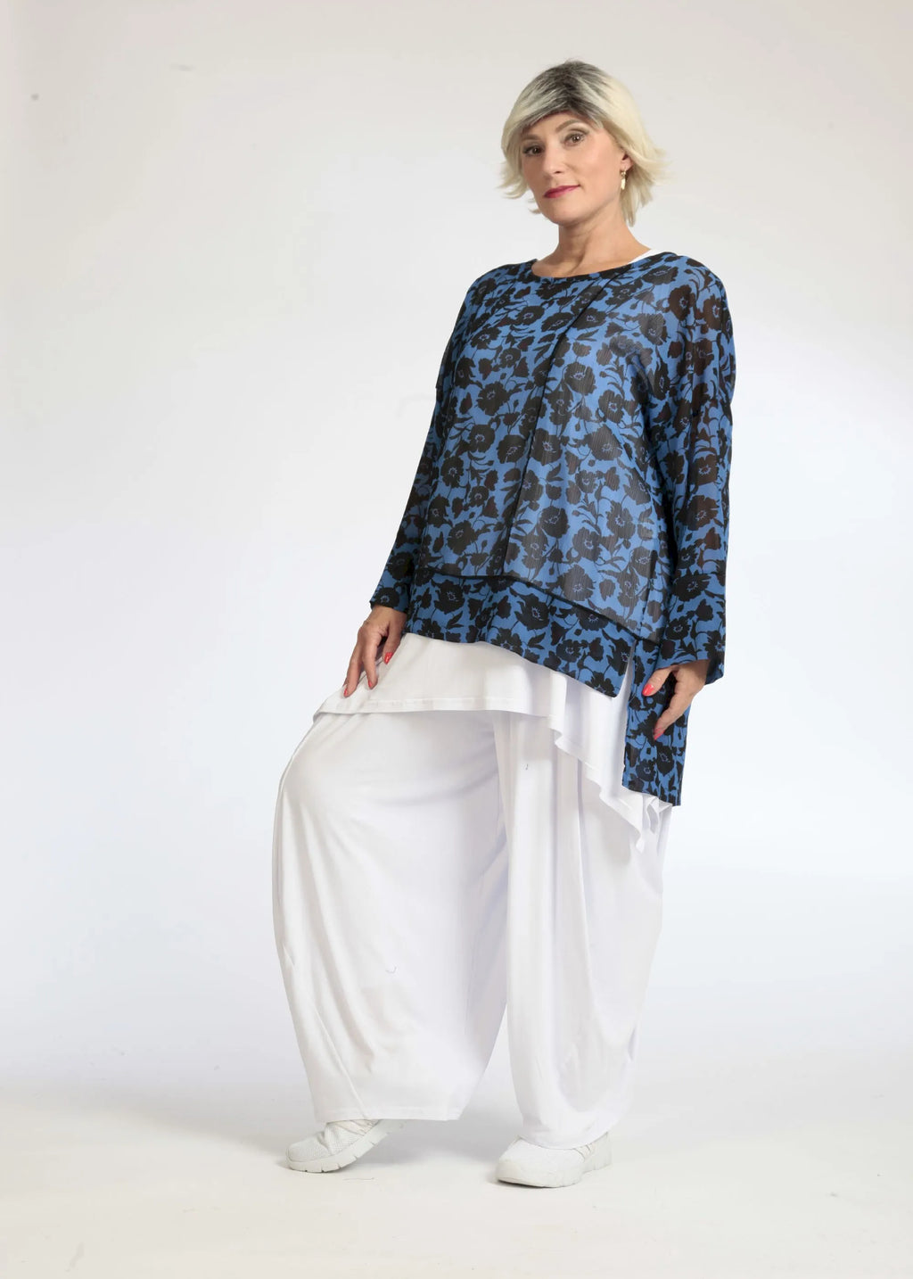 Summer shirt in a straight shape made of airy chiffon quality, Samara in blue-black