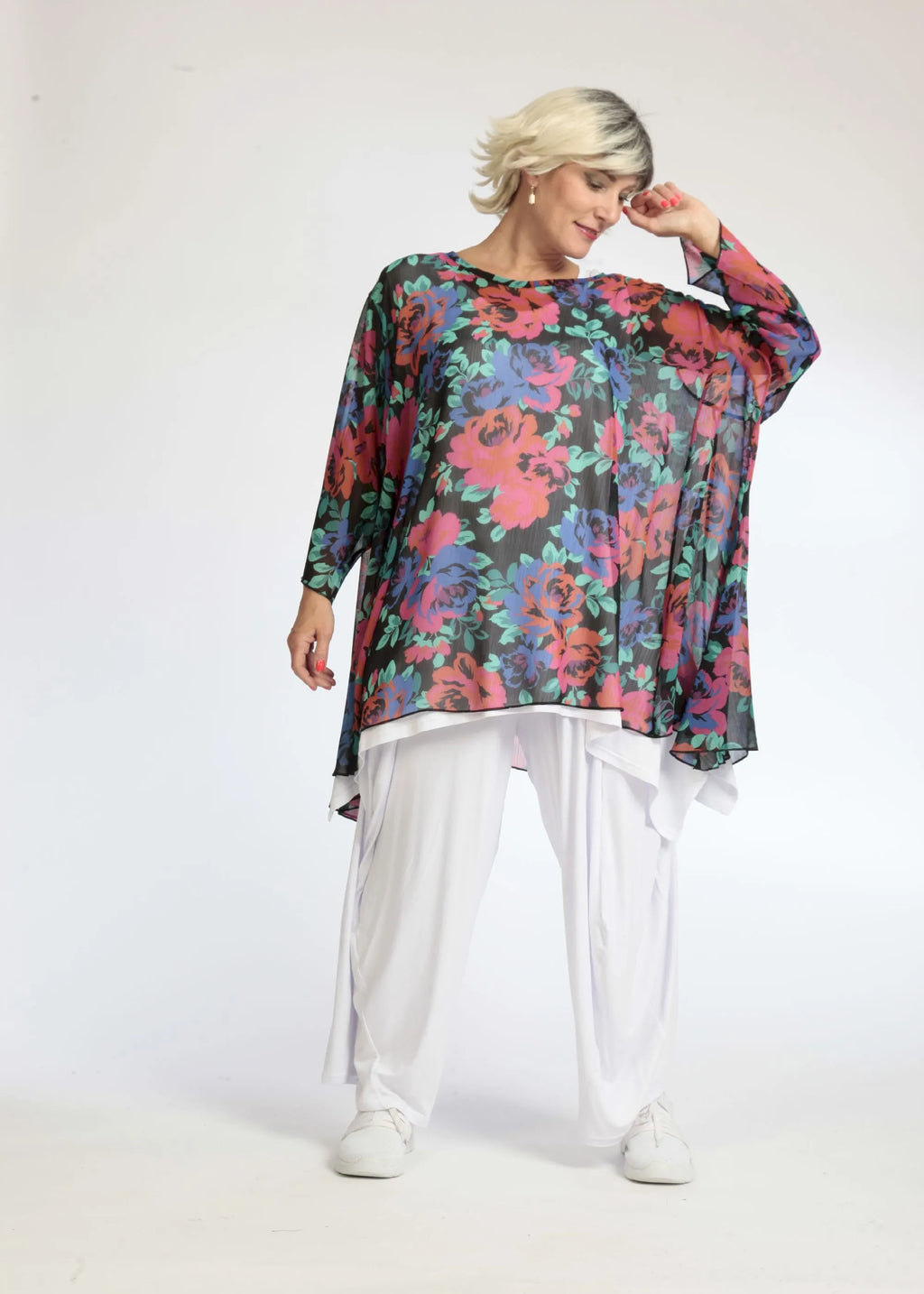 Sommer Big Shirt in A-Form aus luftiger Chiffon Qualität, Novelle in Schwarz-Rot-Blau