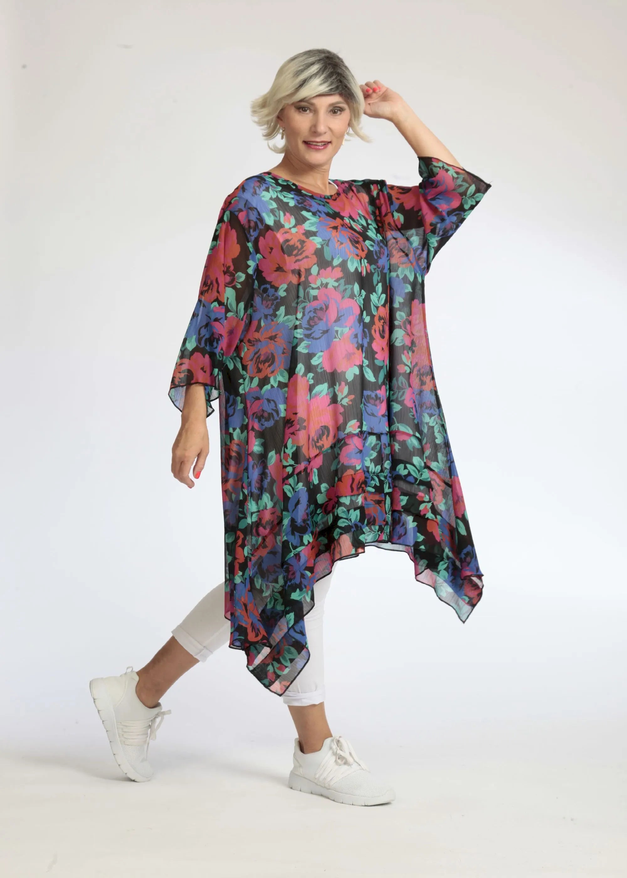 Summer big shirt in A-shape made of airy chiffon quality, novella in black-red-blue