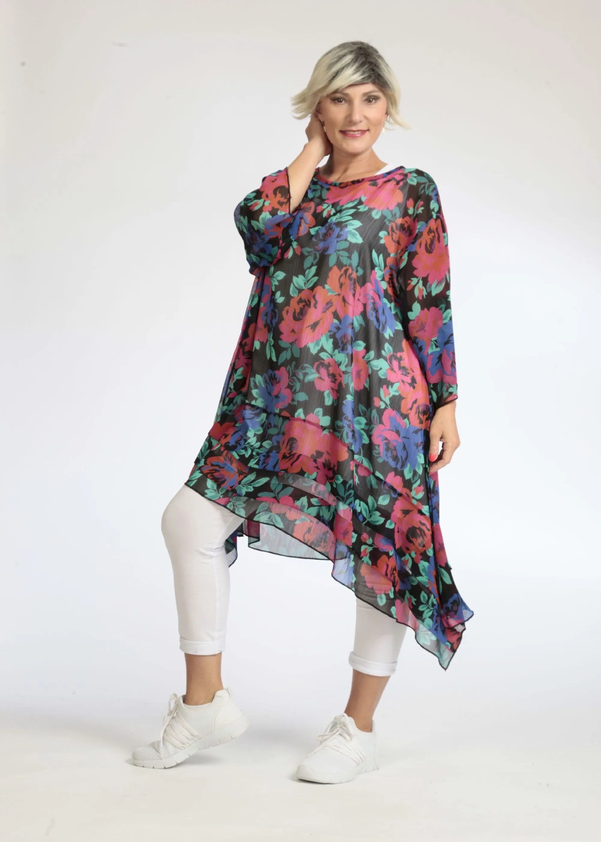 Summer big shirt in A-shape made of airy chiffon quality, novella in black-red-blue