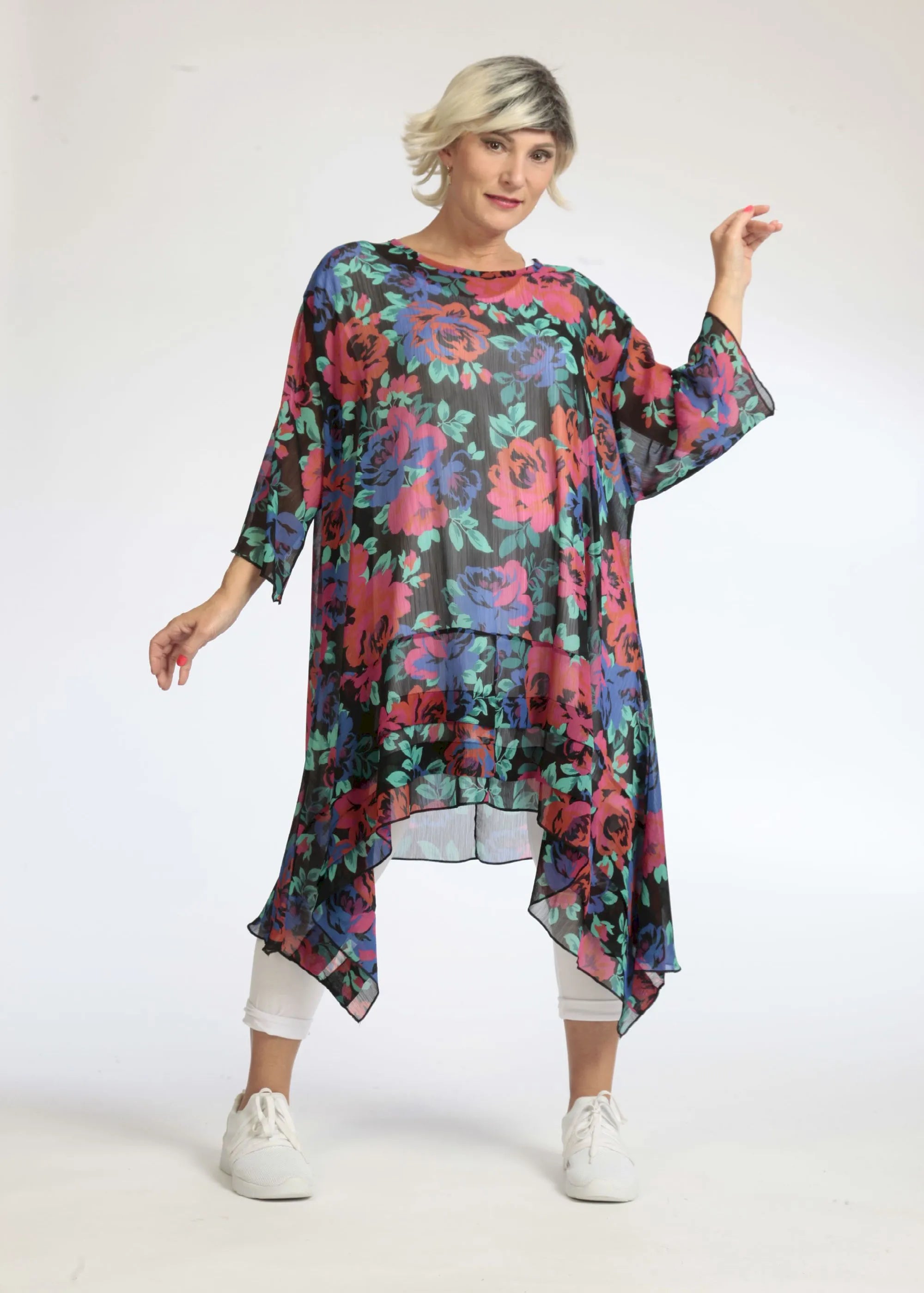Summer big shirt in A-shape made of airy chiffon quality, novella in black-red-blue