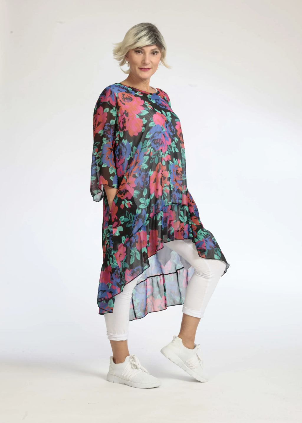 Summer big shirt in mullet shape made of airy chiffon quality, novella in black-red-blue
