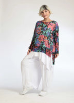 Summer shirt in a straight shape made of airy chiffon quality, novella in black-red-blue