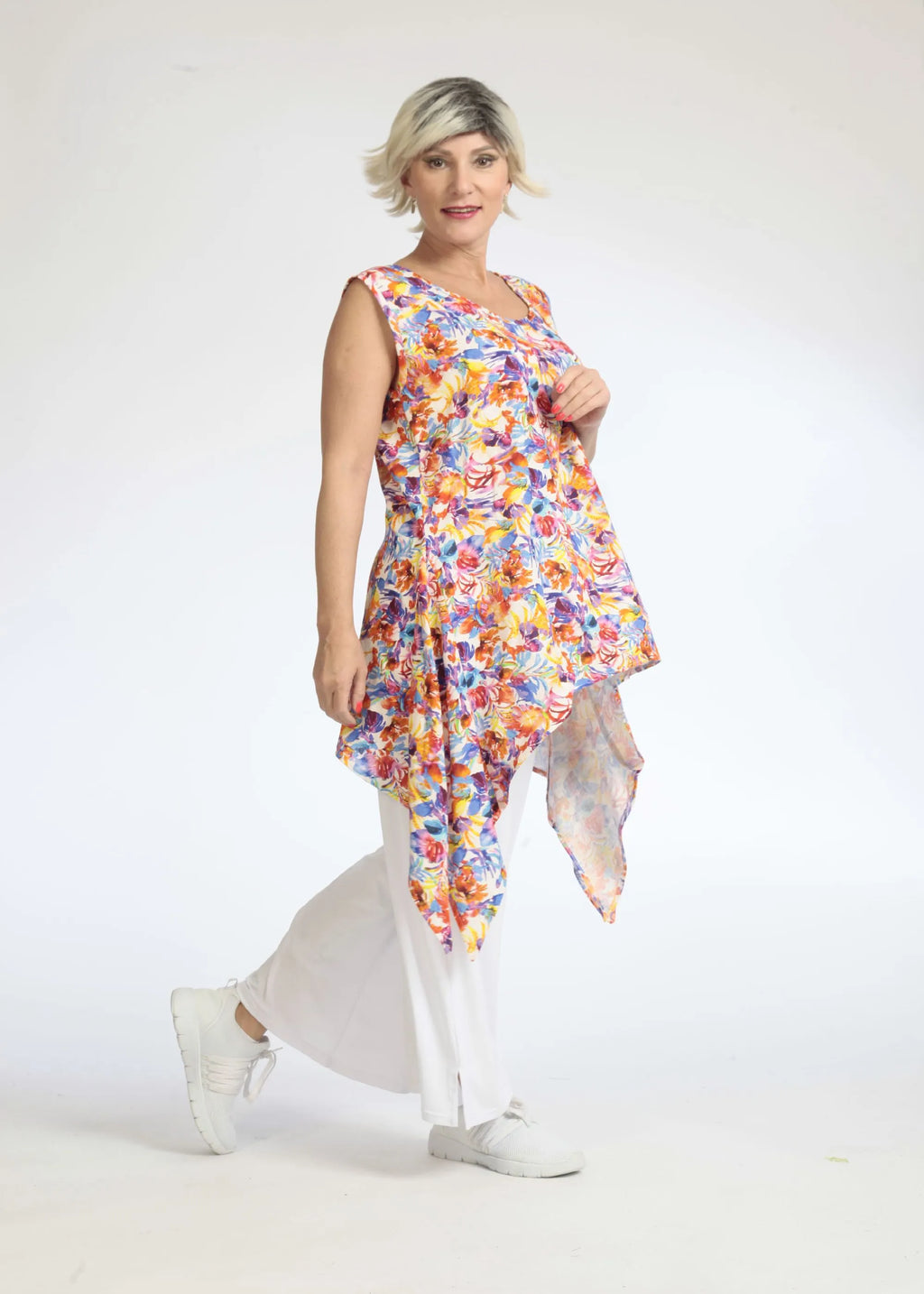 Summer top in a pointed shape made of light linen look quality, Nami in red-blue