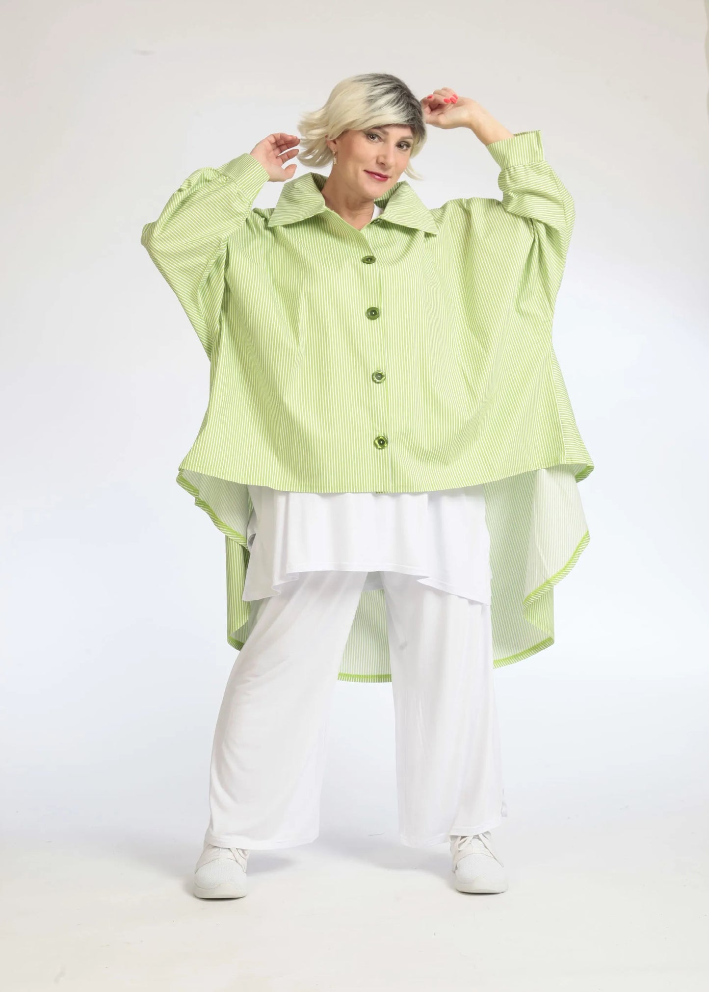 Sommer Bluse in Vokuhila Form aus glatter Popeline Qualität, Verena in Apfelgrün-Weiß