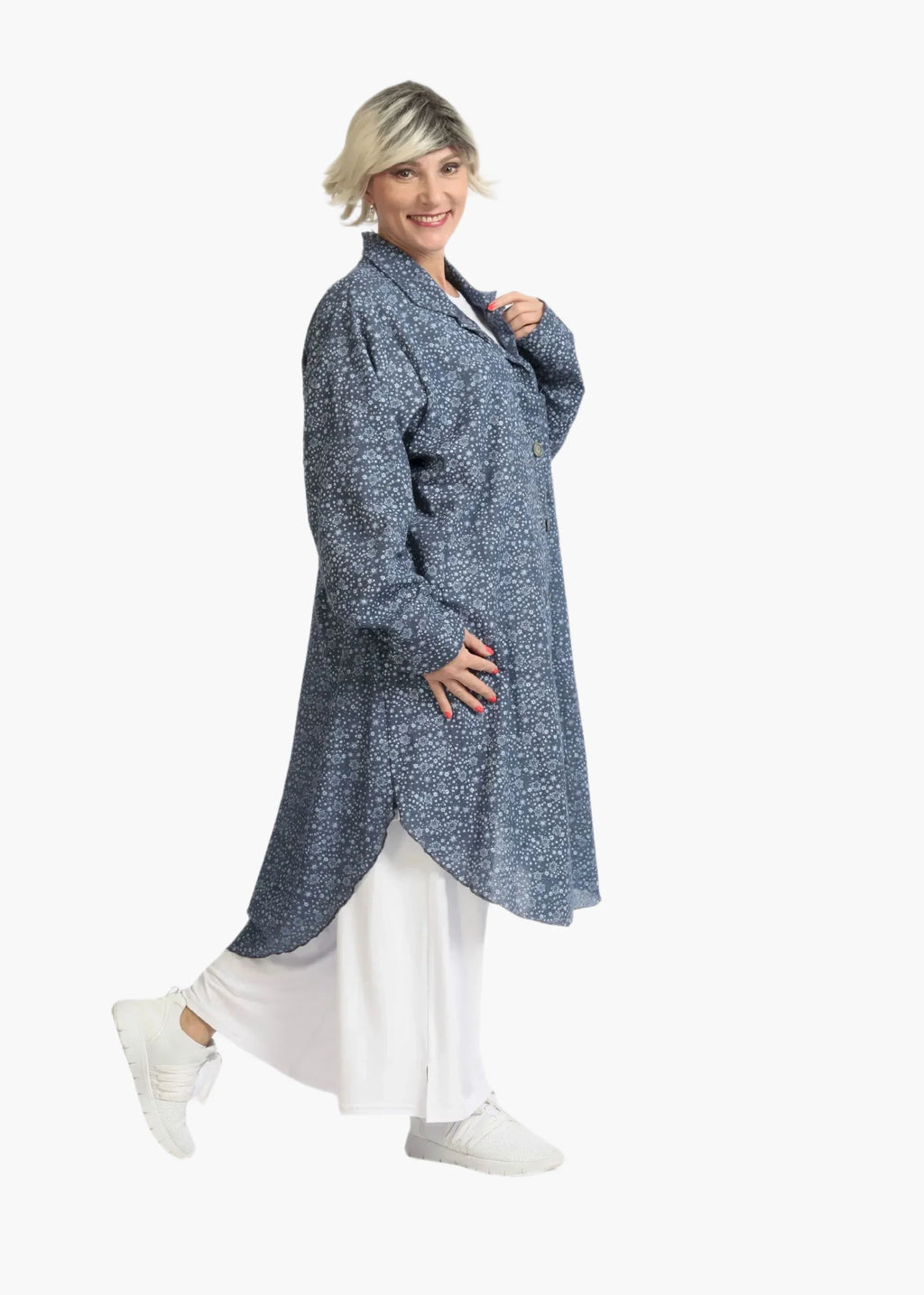 Summer blouse with a rounded shape made of light poplin quality, Olivia in denim blue