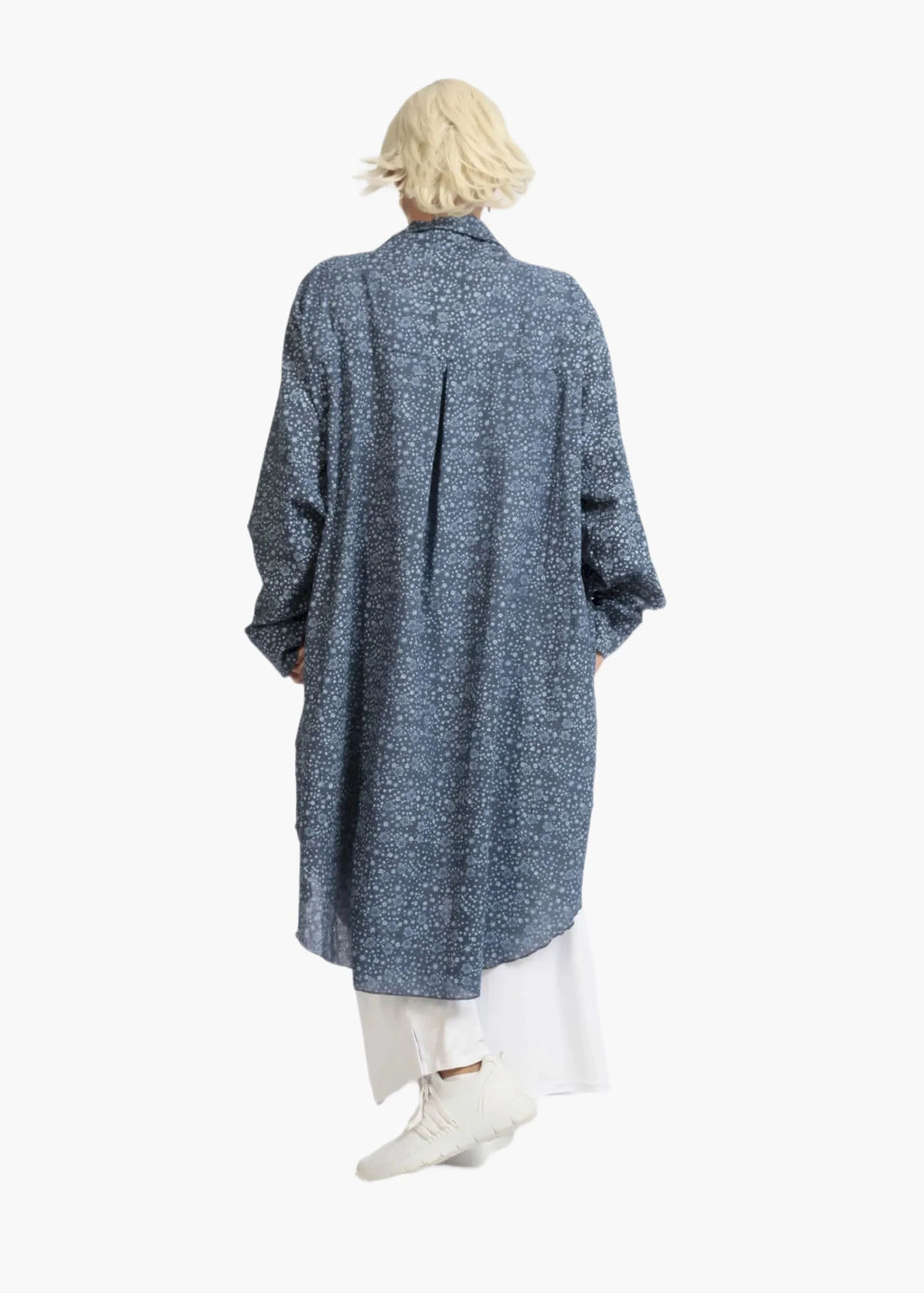 Summer blouse with a rounded shape made of light poplin quality, Olivia in denim blue