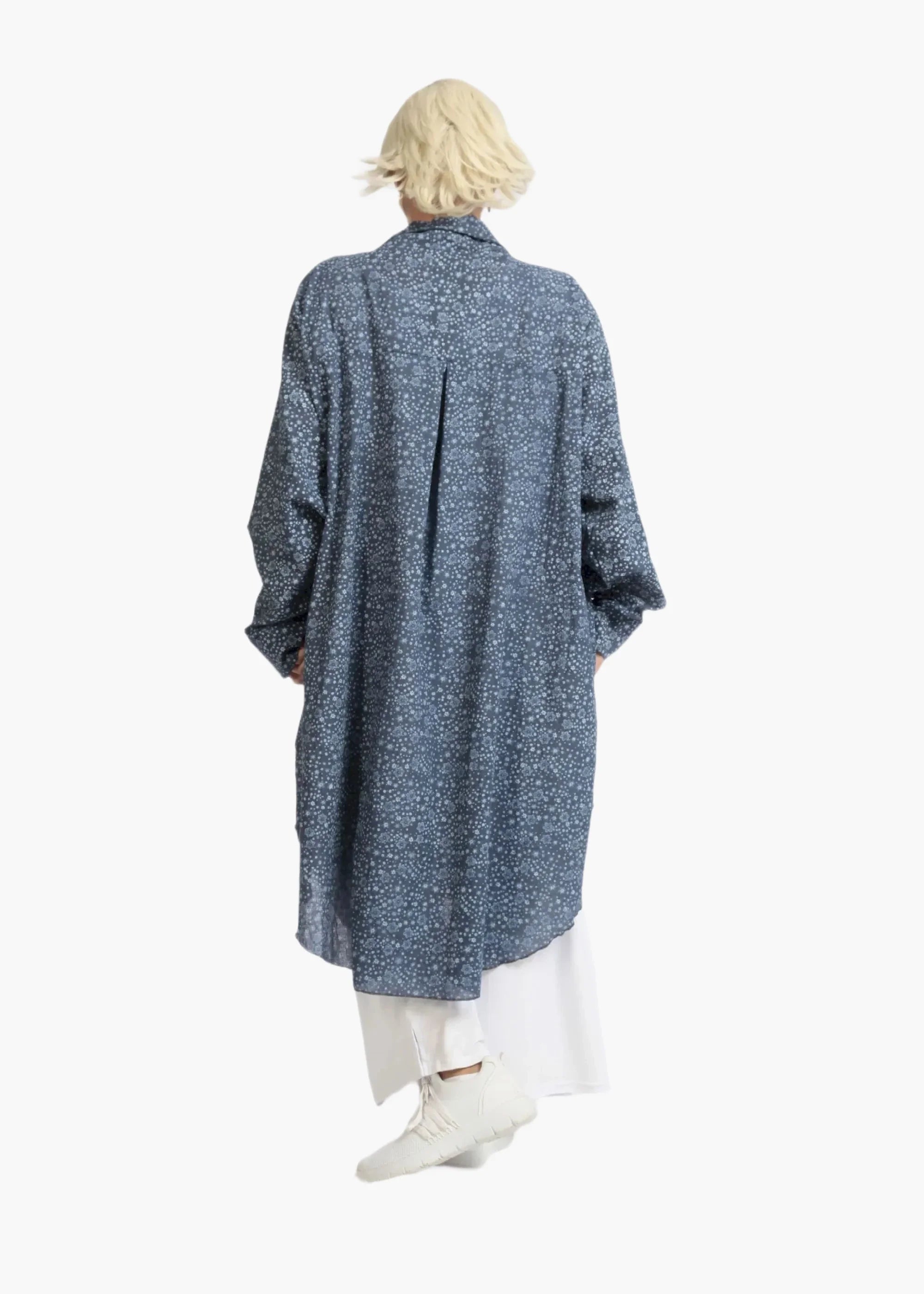 Summer blouse with a rounded shape made of light poplin quality, Olivia in denim blue