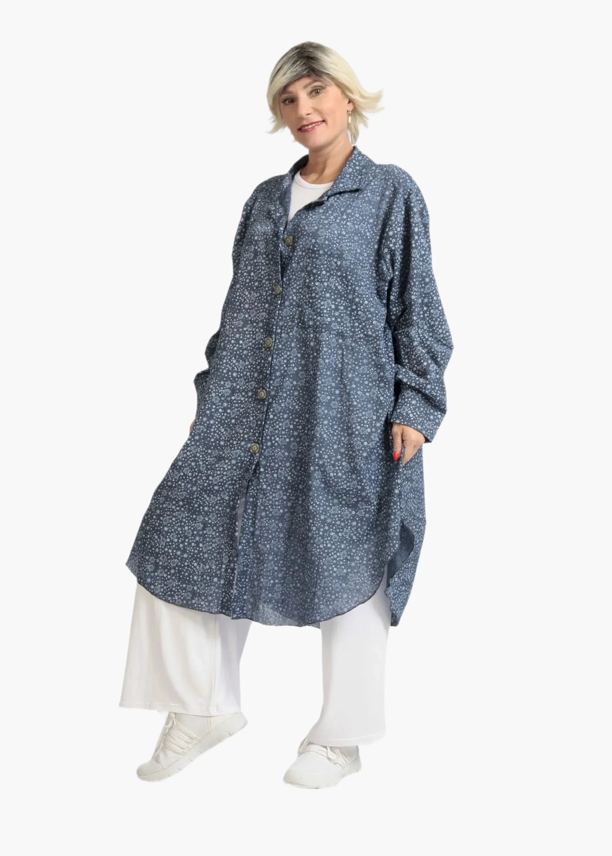 Summer blouse with a rounded shape made of light poplin quality, Olivia in denim blue