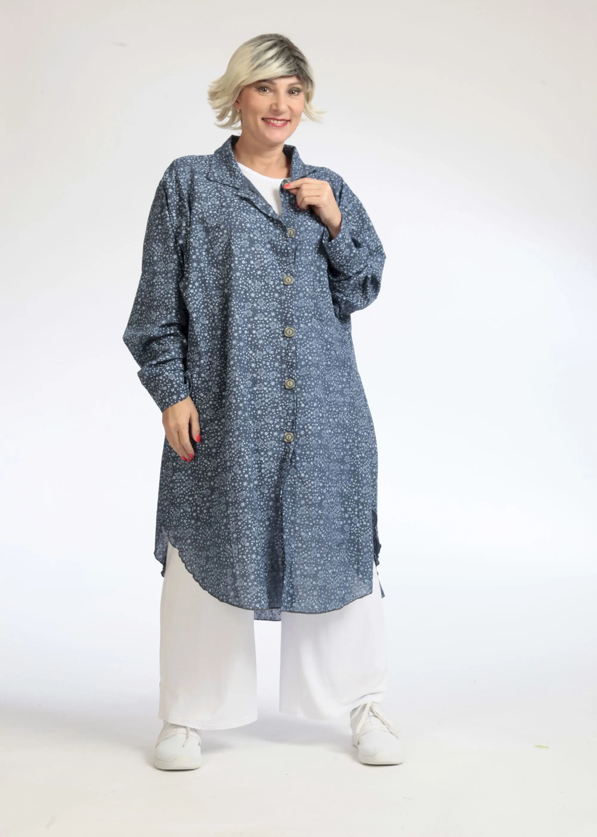 Summer blouse with a rounded shape made of light poplin quality, Olivia in denim blue