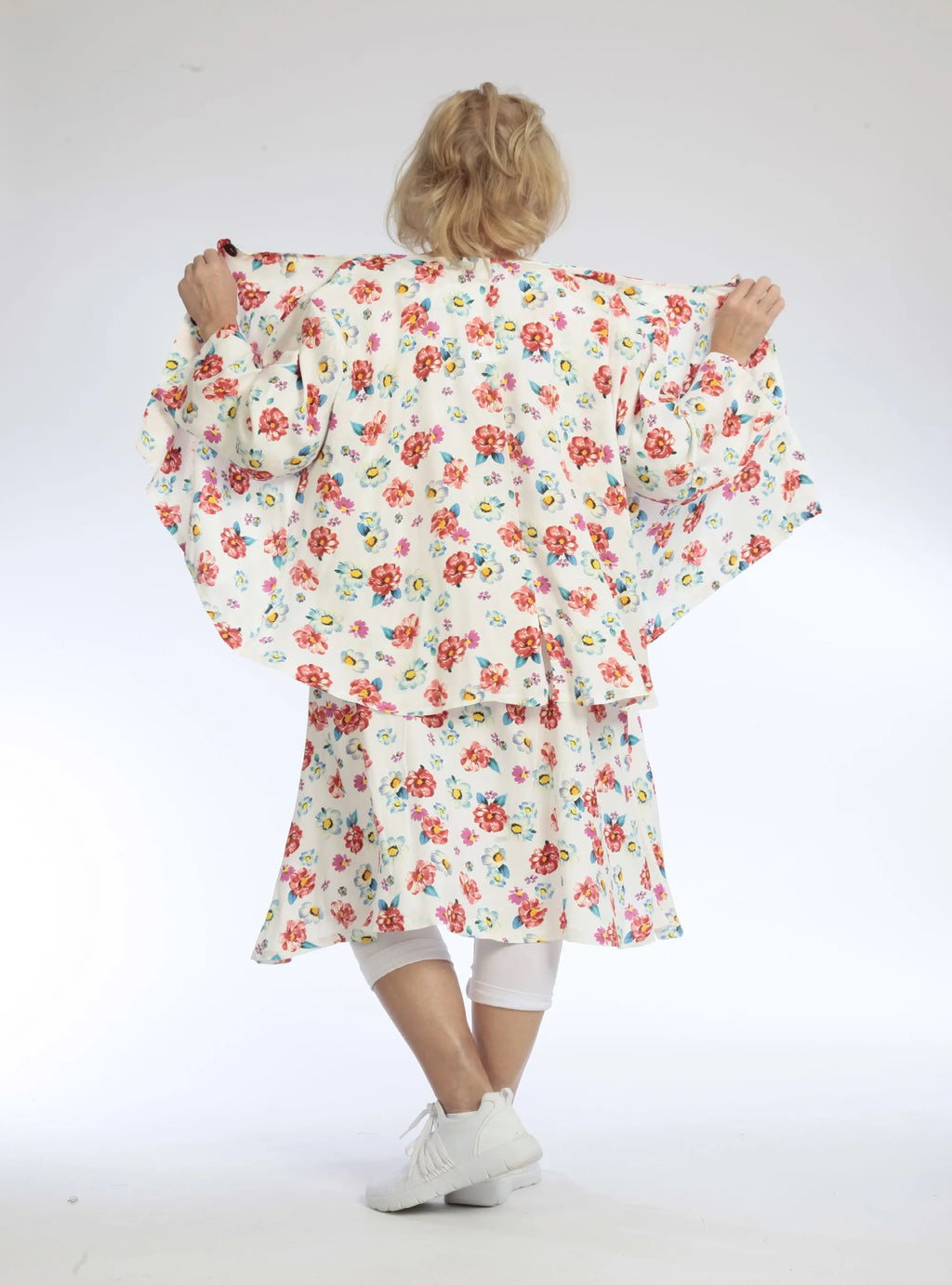Summer jacket in a mullet shape made of airy poplin quality, Zinnia in red