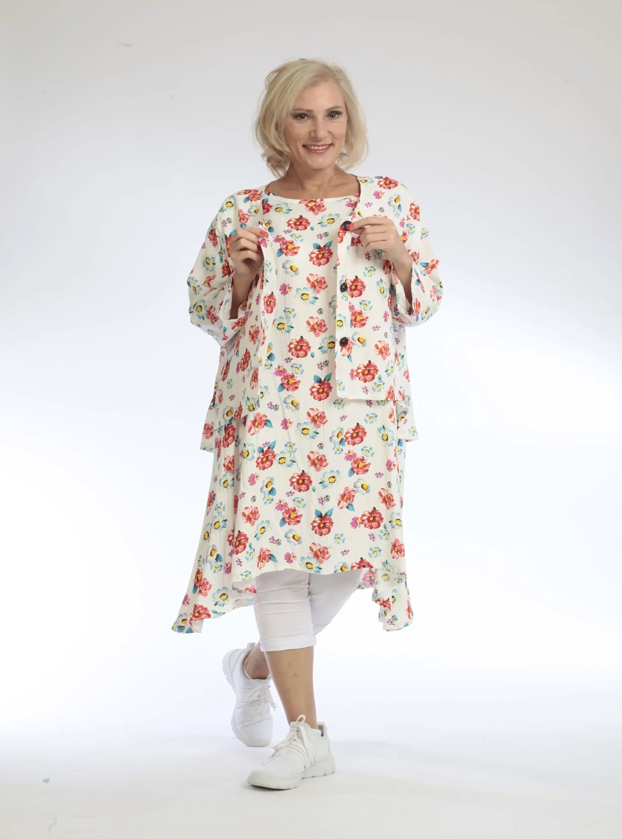 Summer jacket in a mullet shape made of airy poplin quality, Zinnia in red