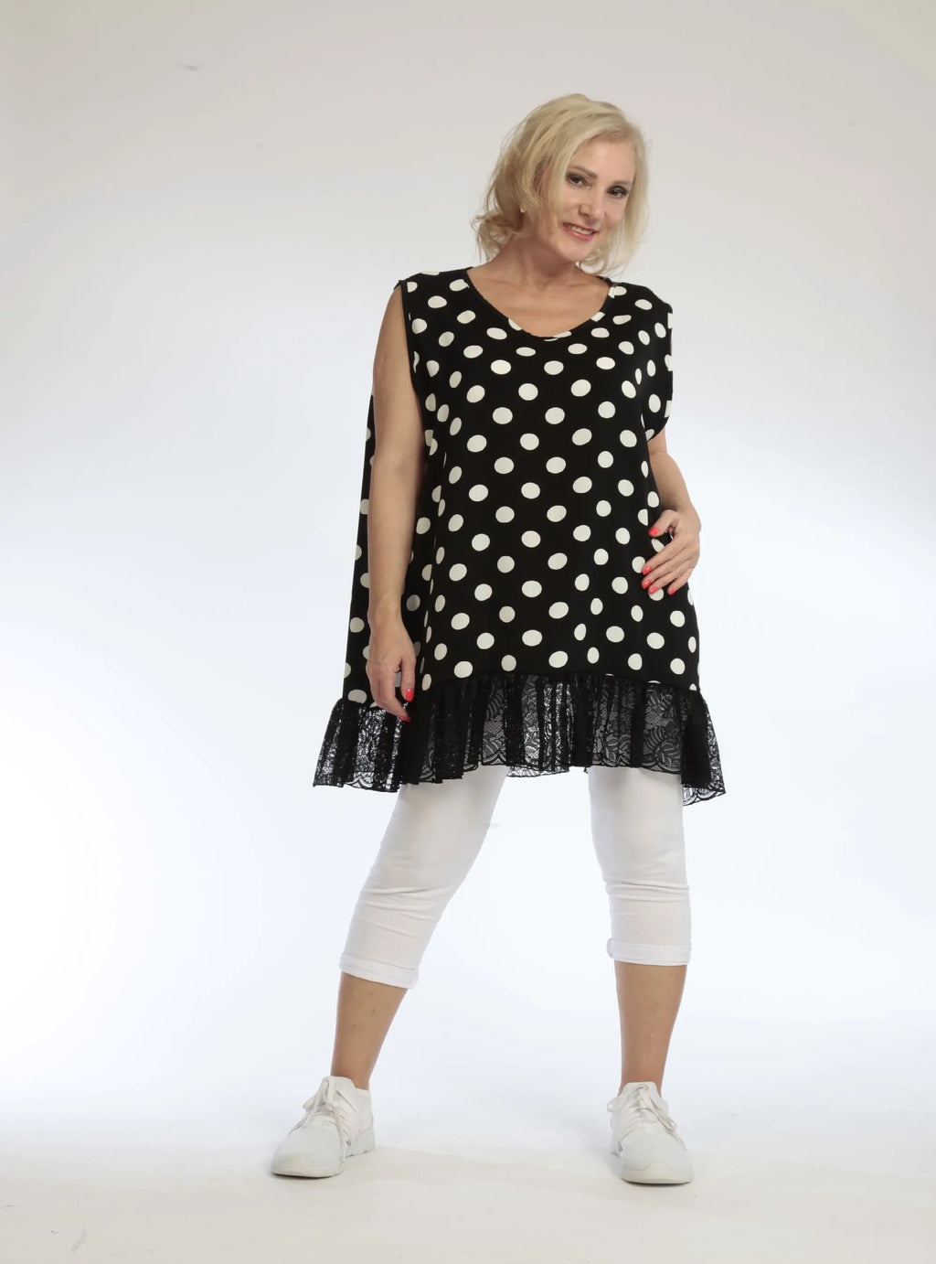Everyday top in a straight shape made of smooth Slinky quality, Piper in dot blue