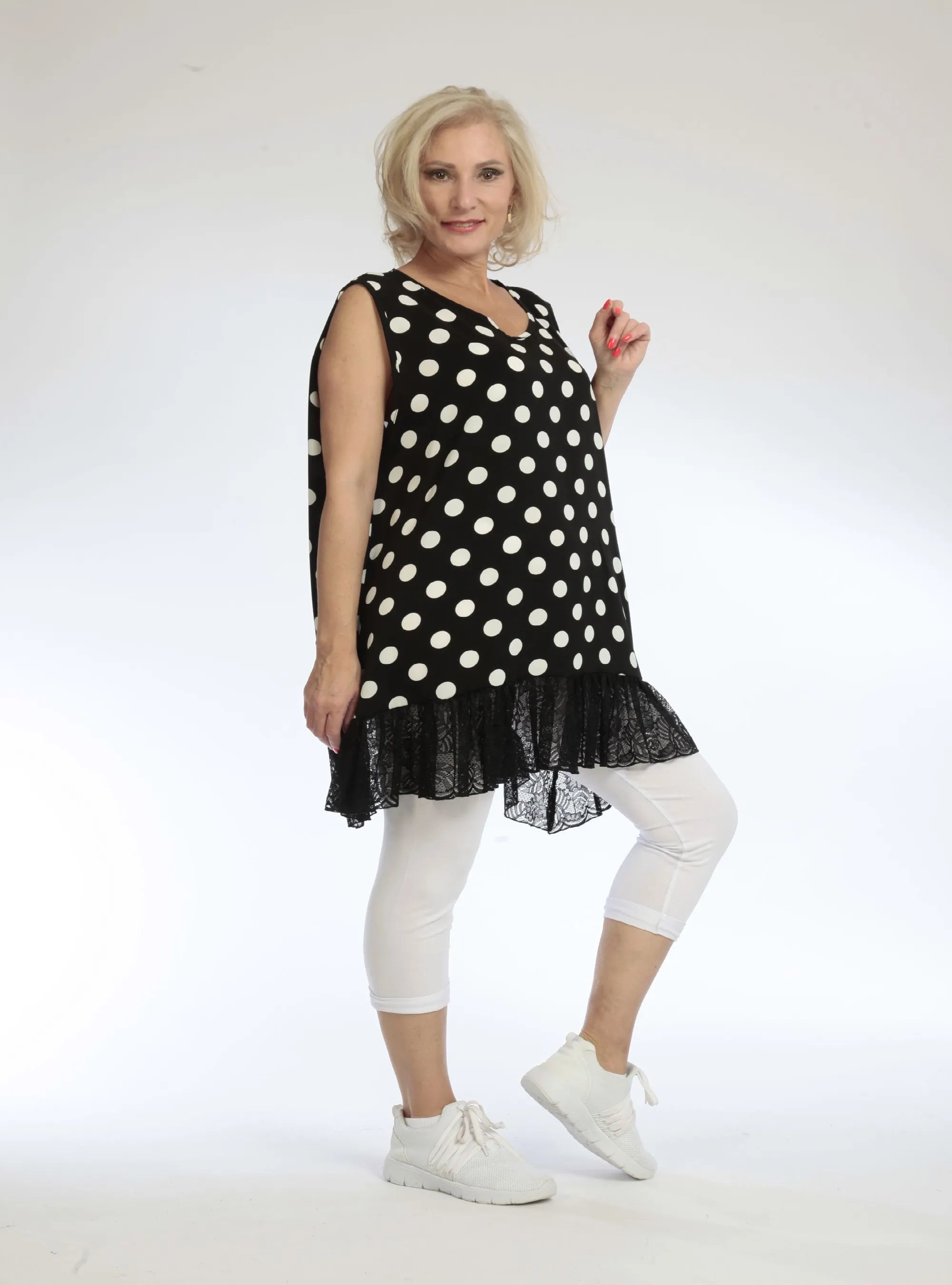 Everyday top in a straight shape made of smooth Slinky quality, Piper in dot blue