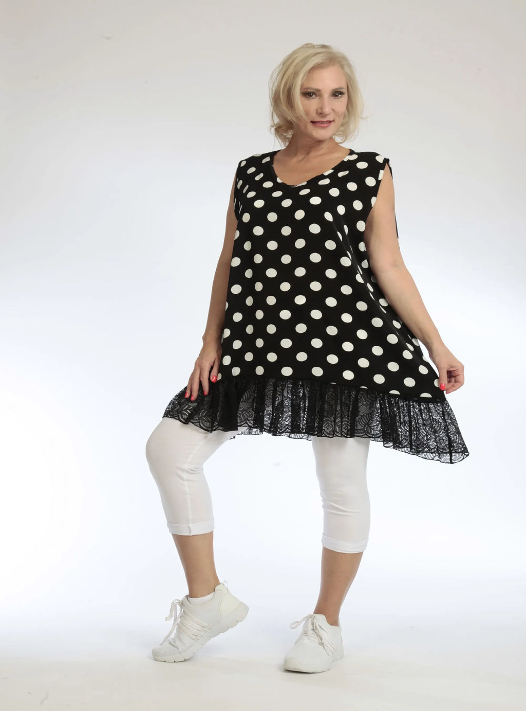 Everyday top in a straight shape made of smooth Slinky quality, Piper in dot blue