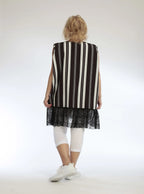 Everyday top in a straight shape made of smooth Slinky quality, Piper in striped black