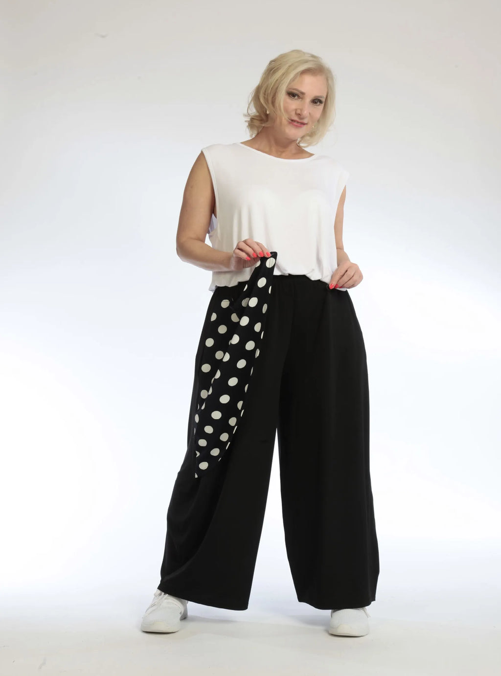 Everyday trousers in a straight shape made of smooth Slinky quality, Piper in dot blue