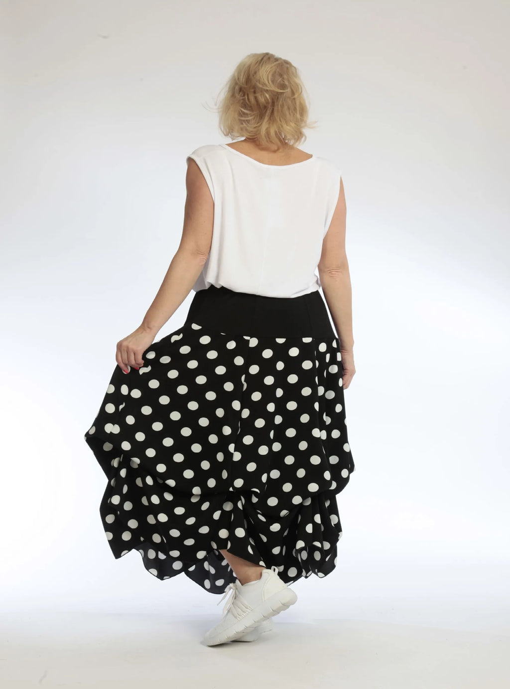 Everyday skirt in balloon shape made of smooth Slinky quality, Piper in dot blue