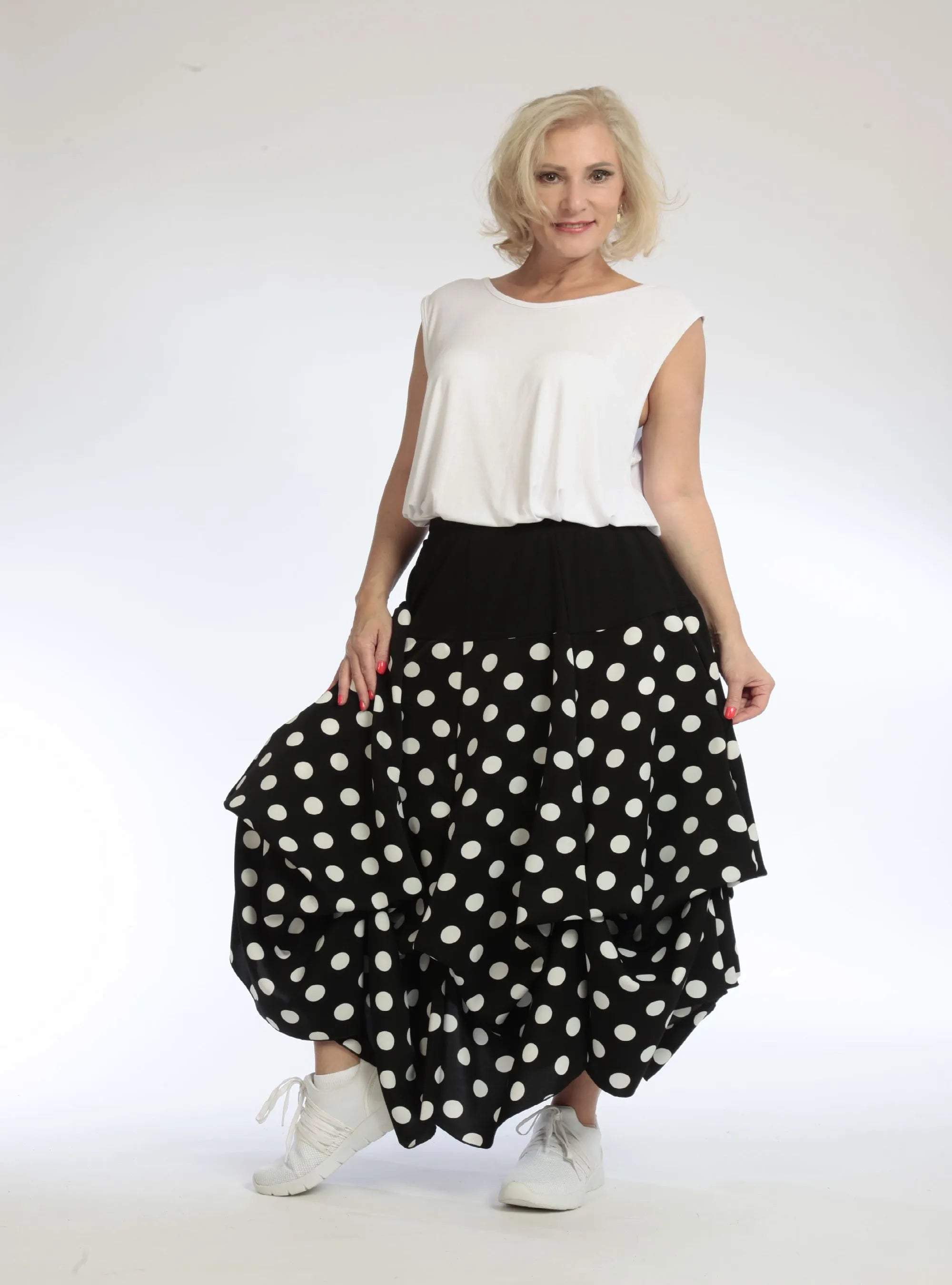 Everyday skirt in balloon shape made of smooth Slinky quality, Piper in dot blue