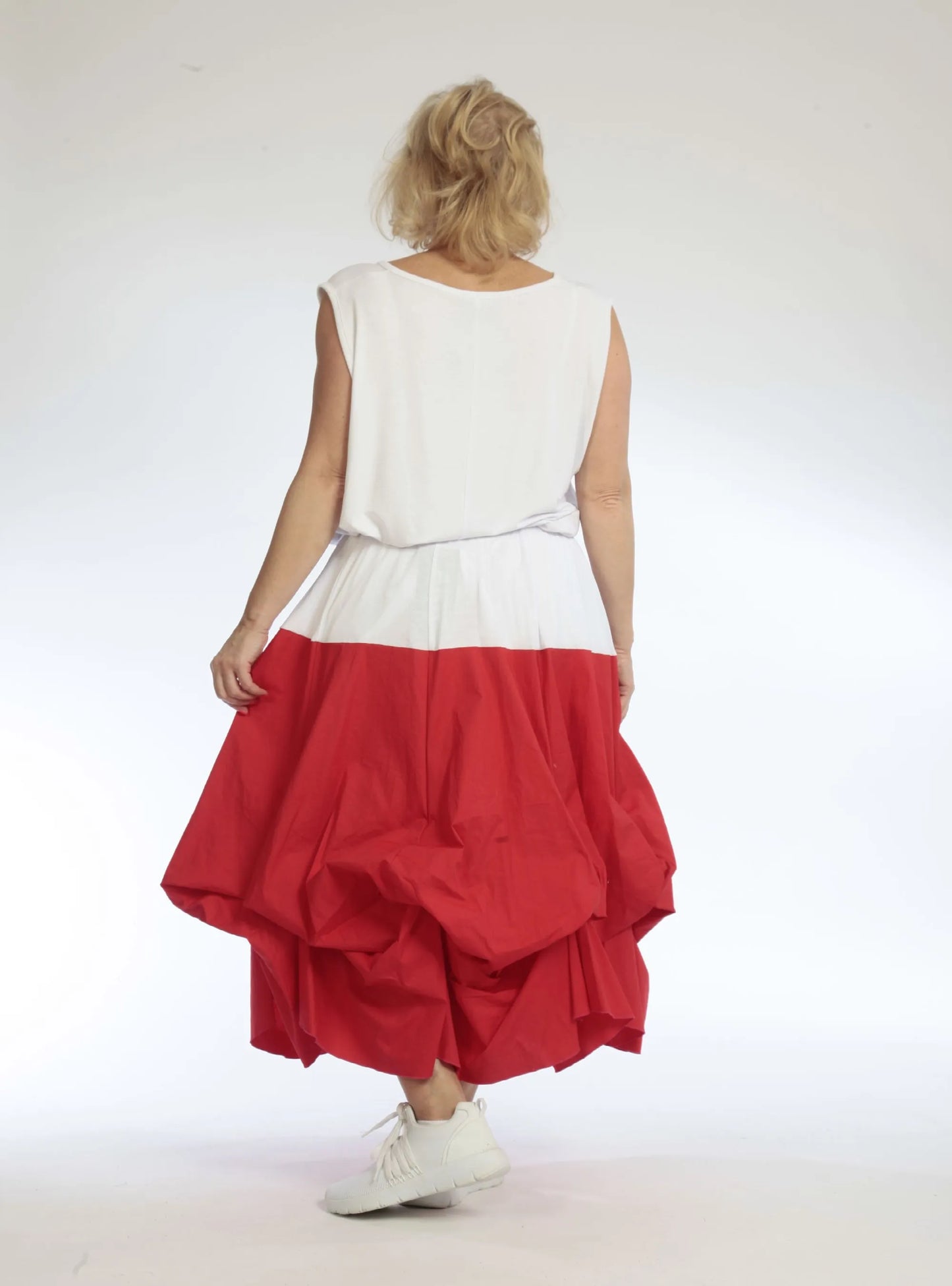 Summer skirt in balloon shape made of light poplin quality, Hazel in red