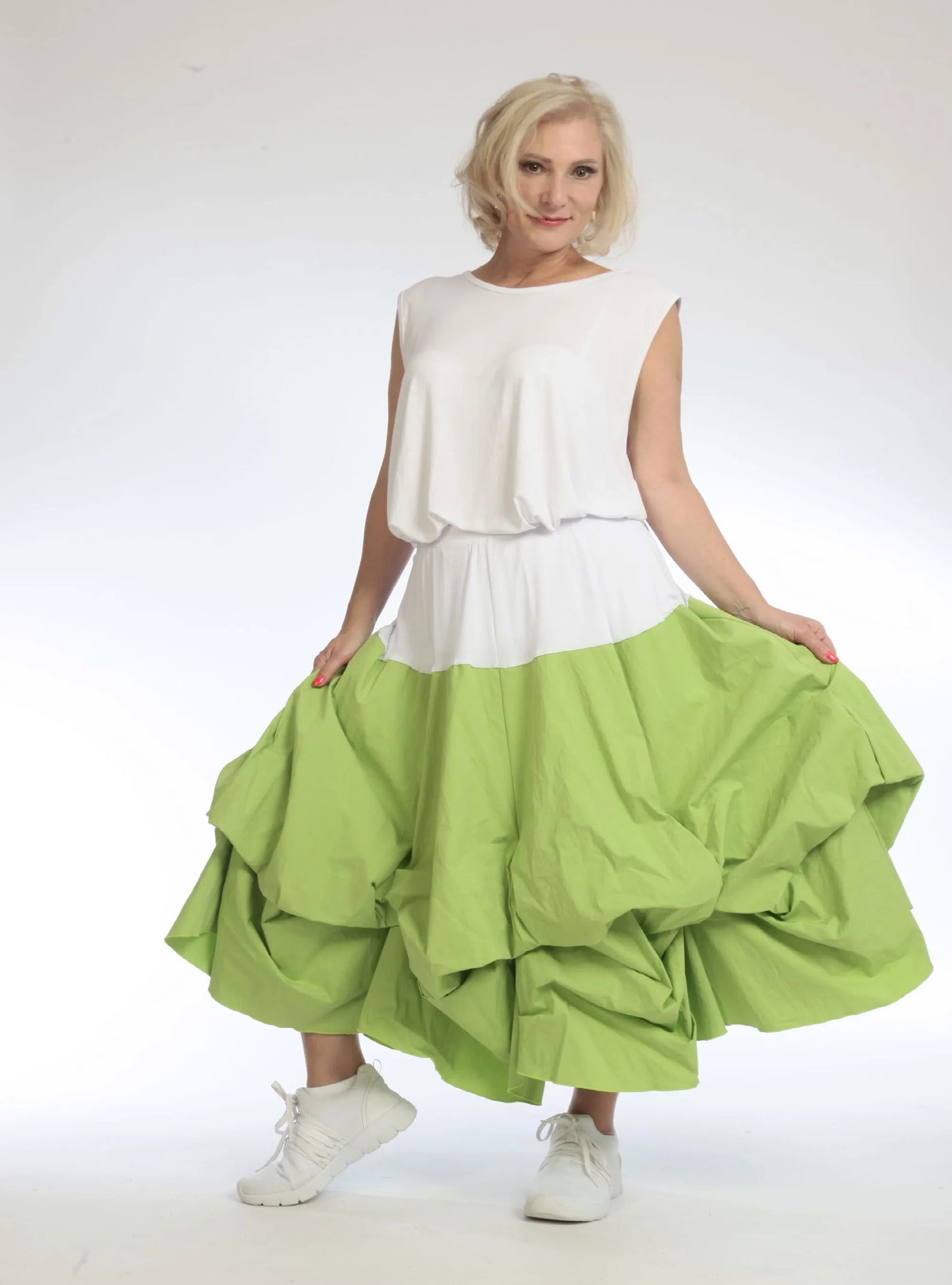 Summer skirt in balloon shape made of light poplin quality, Hazel in apple green