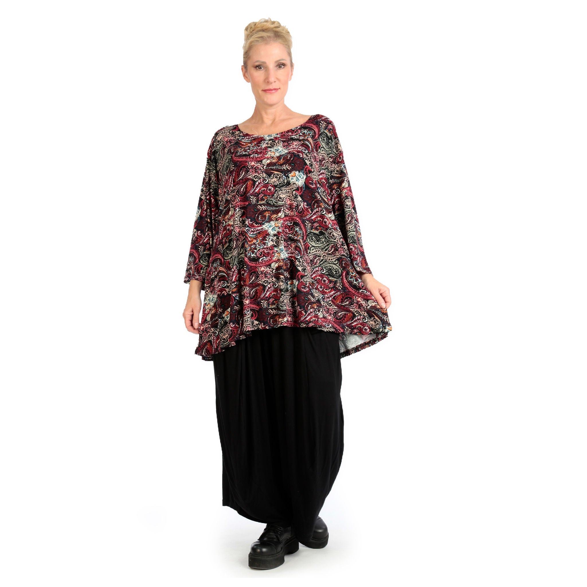 Transition shirt in bell shape made of stretcher jersey quality, paisly in red