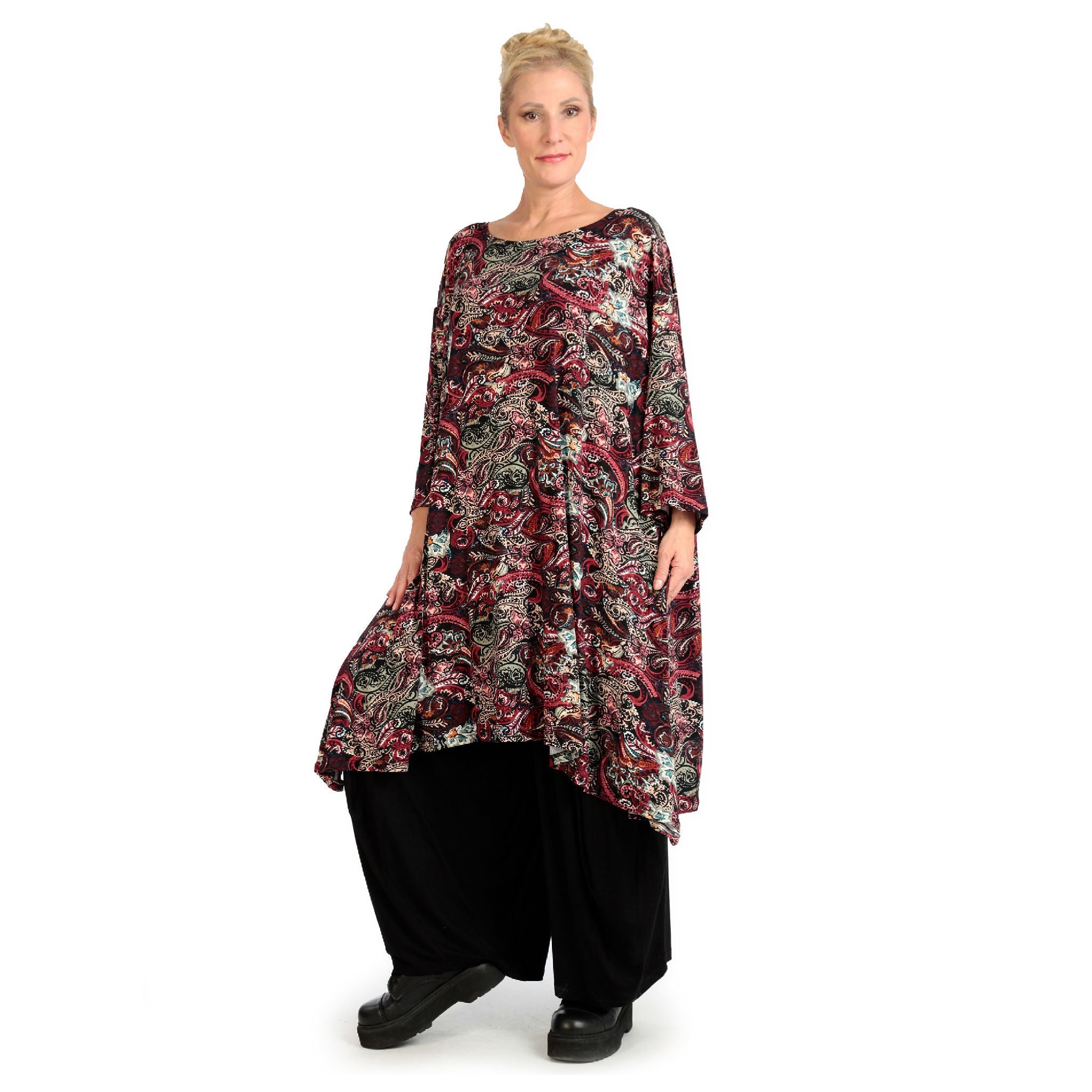 Transitional big shirt in A-shape made of stretcher jersey quality, paisly in red