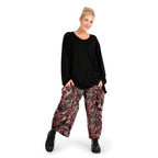 Transitional trousers in balloon shape made of stretcher jersey quality, paisly in red