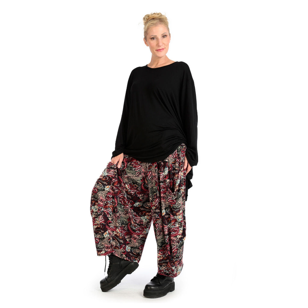 Transitional trousers in balloon shape made of stretcher jersey quality, paisly in red